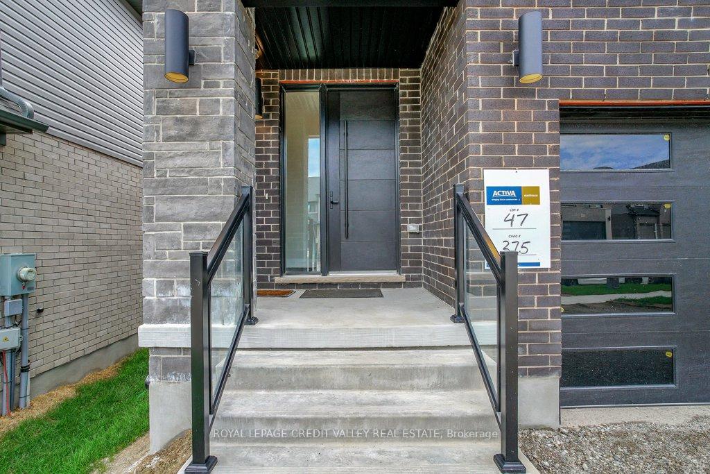 Photo 3 of 375 Chokecherry Crescent, Waterloo, Columbia Forest/Clair Hills — HOMEH