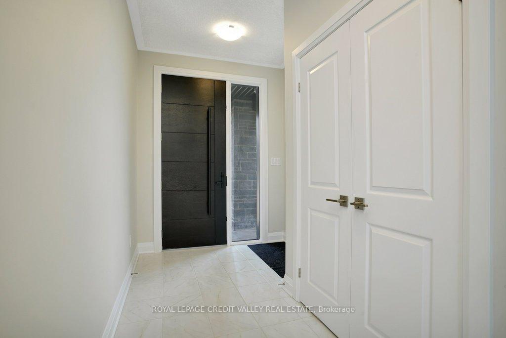 Photo 4 of 375 Chokecherry Crescent, Waterloo, Columbia Forest/Clair Hills — HOMEH