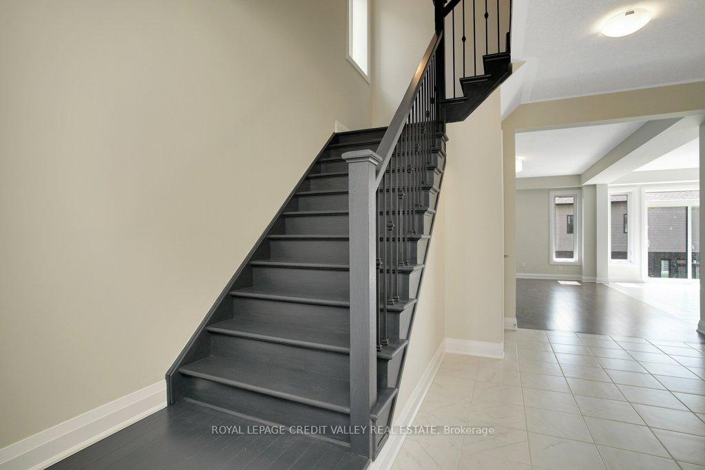 Photo 5 of 375 Chokecherry Crescent, Waterloo, Columbia Forest/Clair Hills — HOMEH
