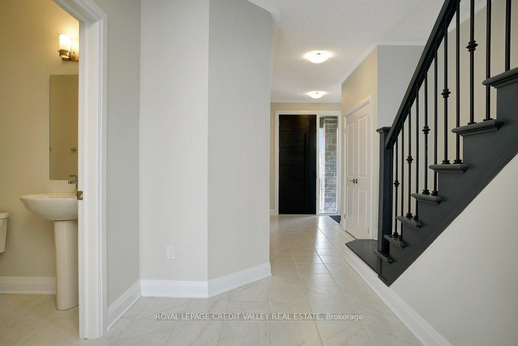 Photo 8 of 375 Chokecherry Crescent, Waterloo, Columbia Forest/Clair Hills — HOMEH