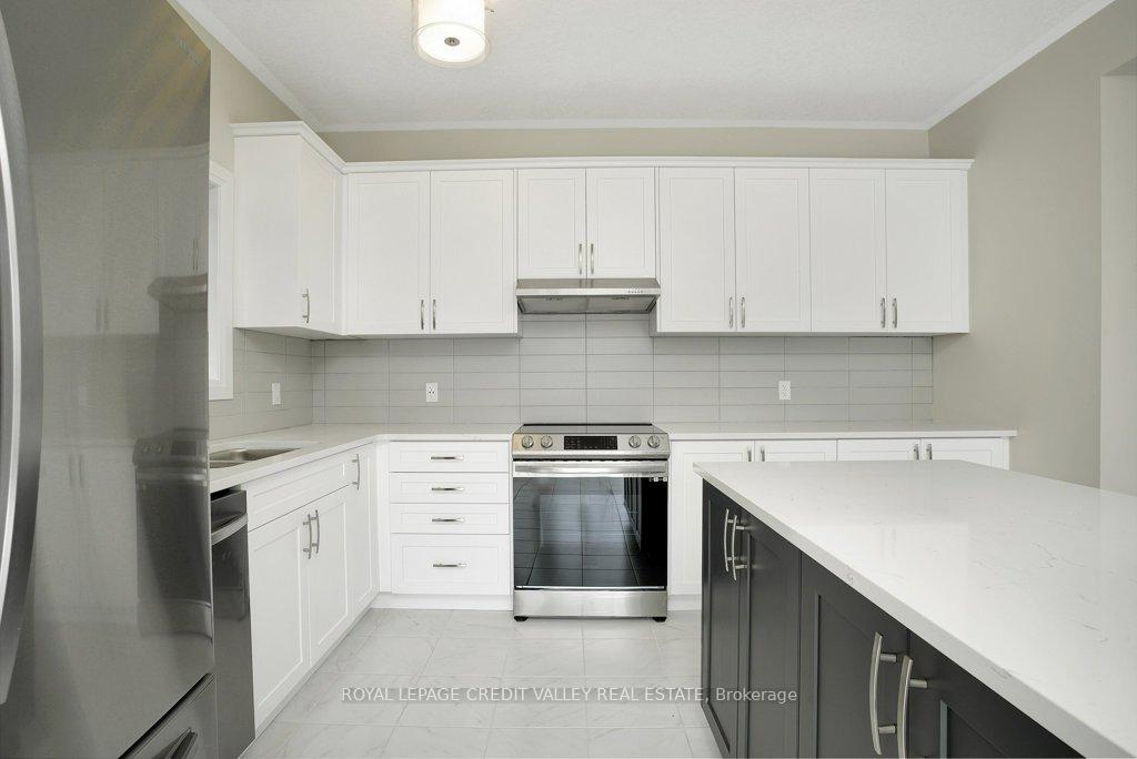 Photo 14 of 375 Chokecherry Crescent, Waterloo, Columbia Forest/Clair Hills — HOMEH