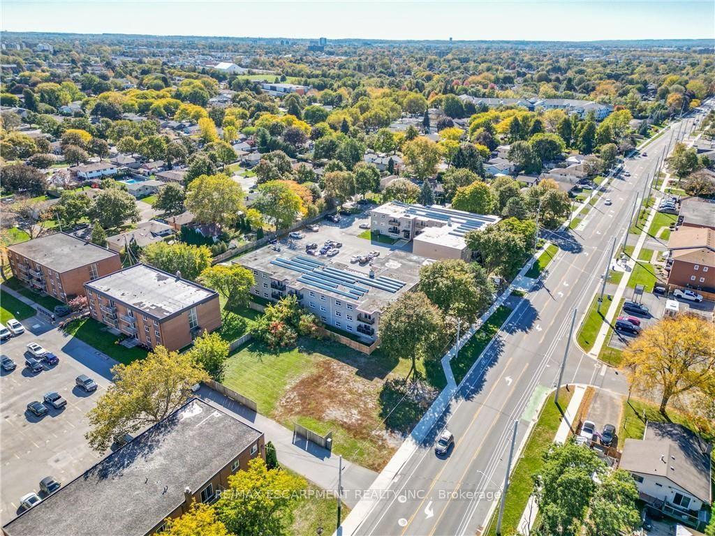 Photo 11 of Unit C, 574 Ontario Street, St. Catharines, Lakeport — HOMEH