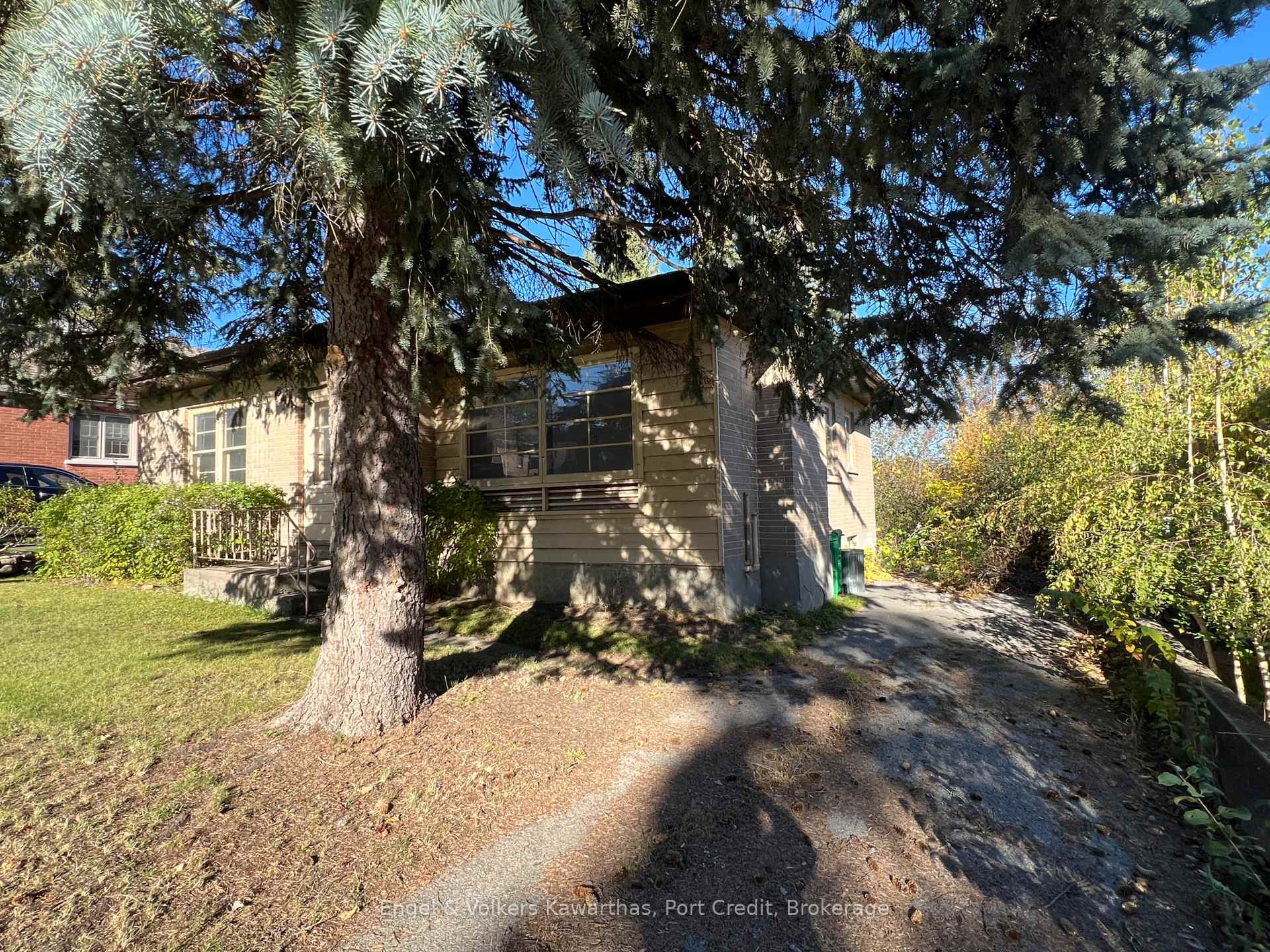 Photo 4 of 770 Curtis Road, Peterborough, Ashburnham Ward 4 — HOMEH