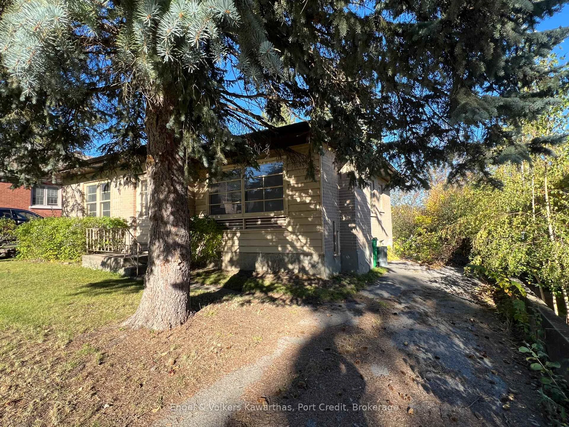 Photo 9 of 770 Curtis Road, Peterborough, Ashburnham Ward 4 — HOMEH