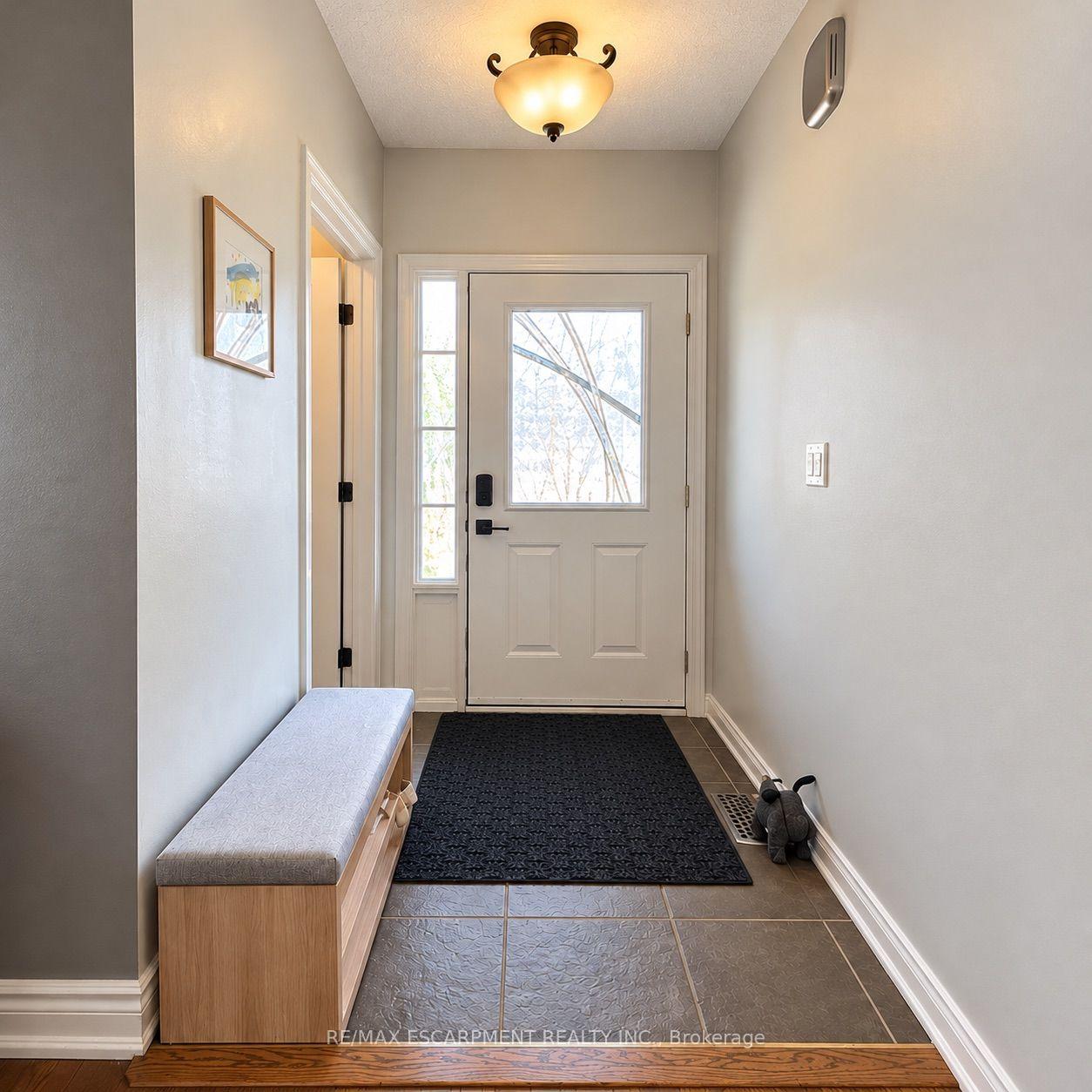 Photo 2 of 5321 Applegarth Drive, Burlington, Orchard — HOMEH