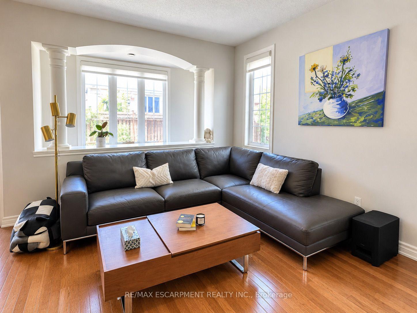 Photo 3 of 5321 Applegarth Drive, Burlington, Orchard — HOMEH