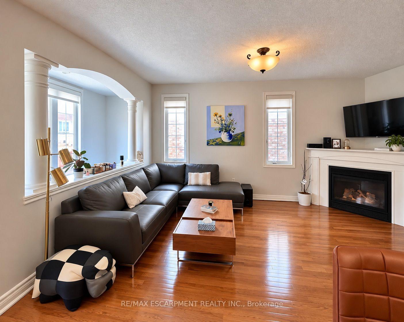 Photo 4 of 5321 Applegarth Drive, Burlington, Orchard — HOMEH