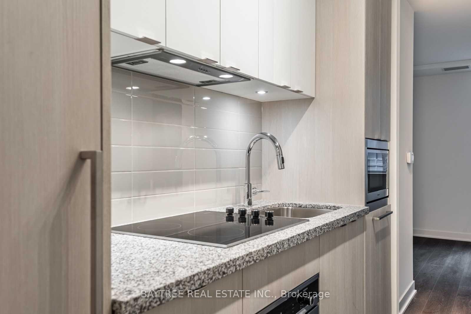 Photo 2 of Unit 801, 115 Blue Jays Way, Toronto, Waterfront Communities — HOMEH