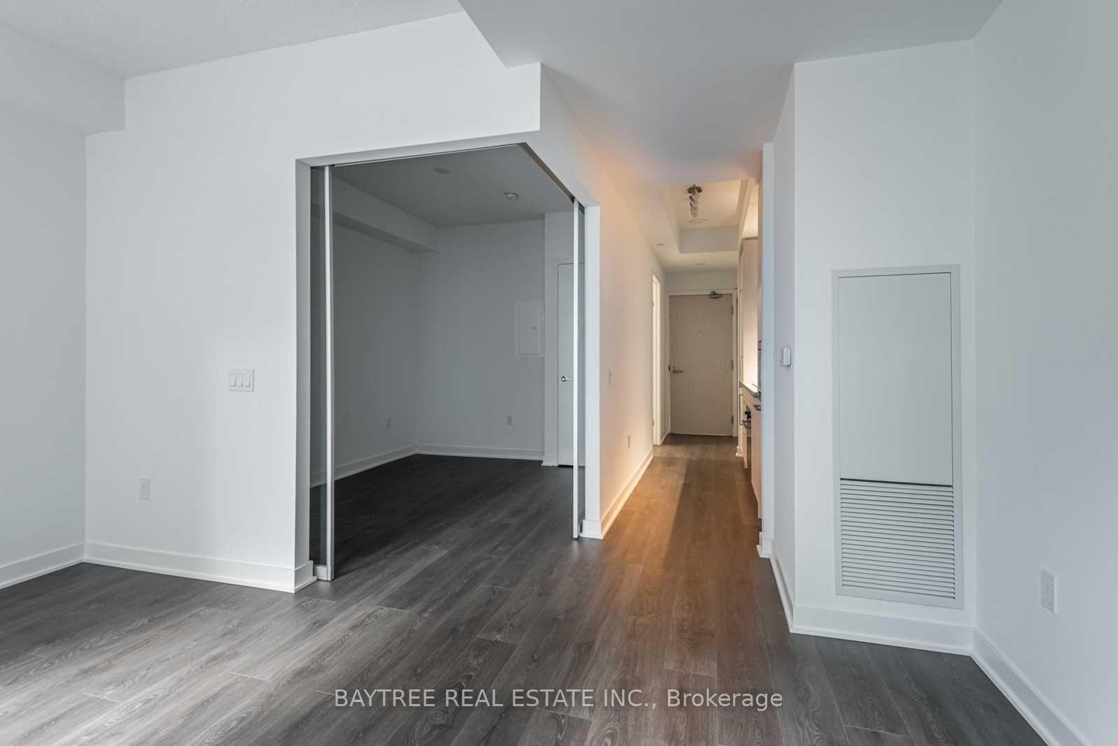 Photo 3 of Unit 801, 115 Blue Jays Way, Toronto, Waterfront Communities — HOMEH