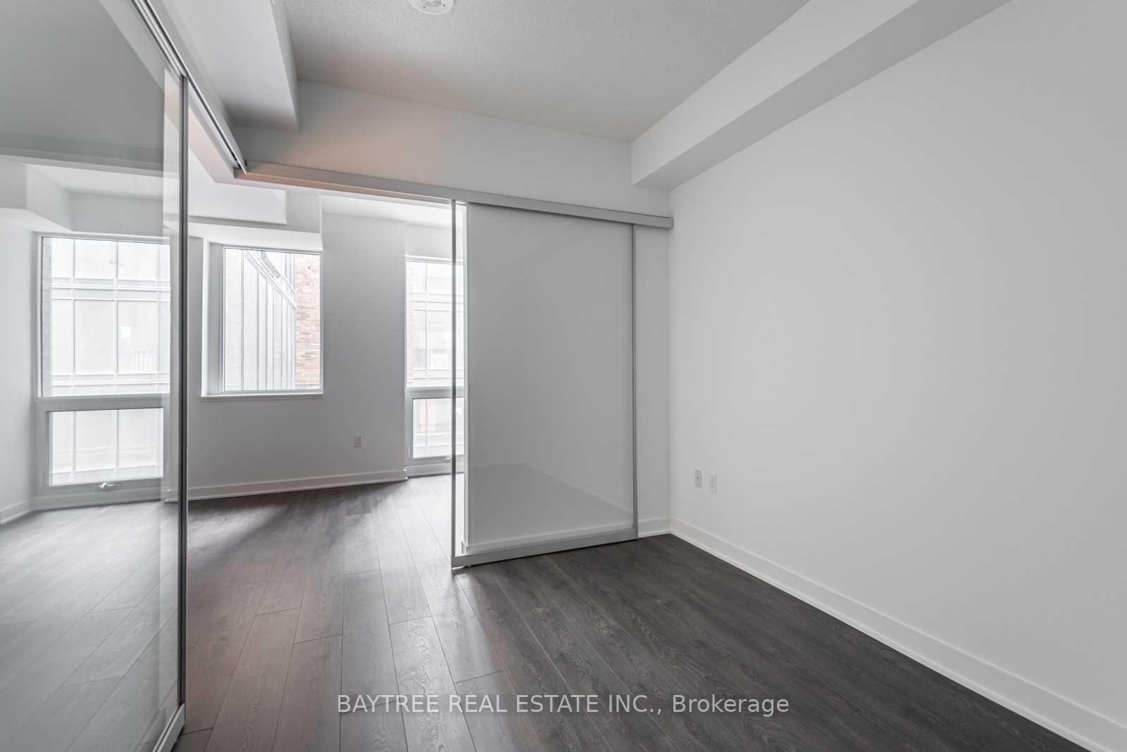 Photo 4 of Unit 801, 115 Blue Jays Way, Toronto, Waterfront Communities — HOMEH