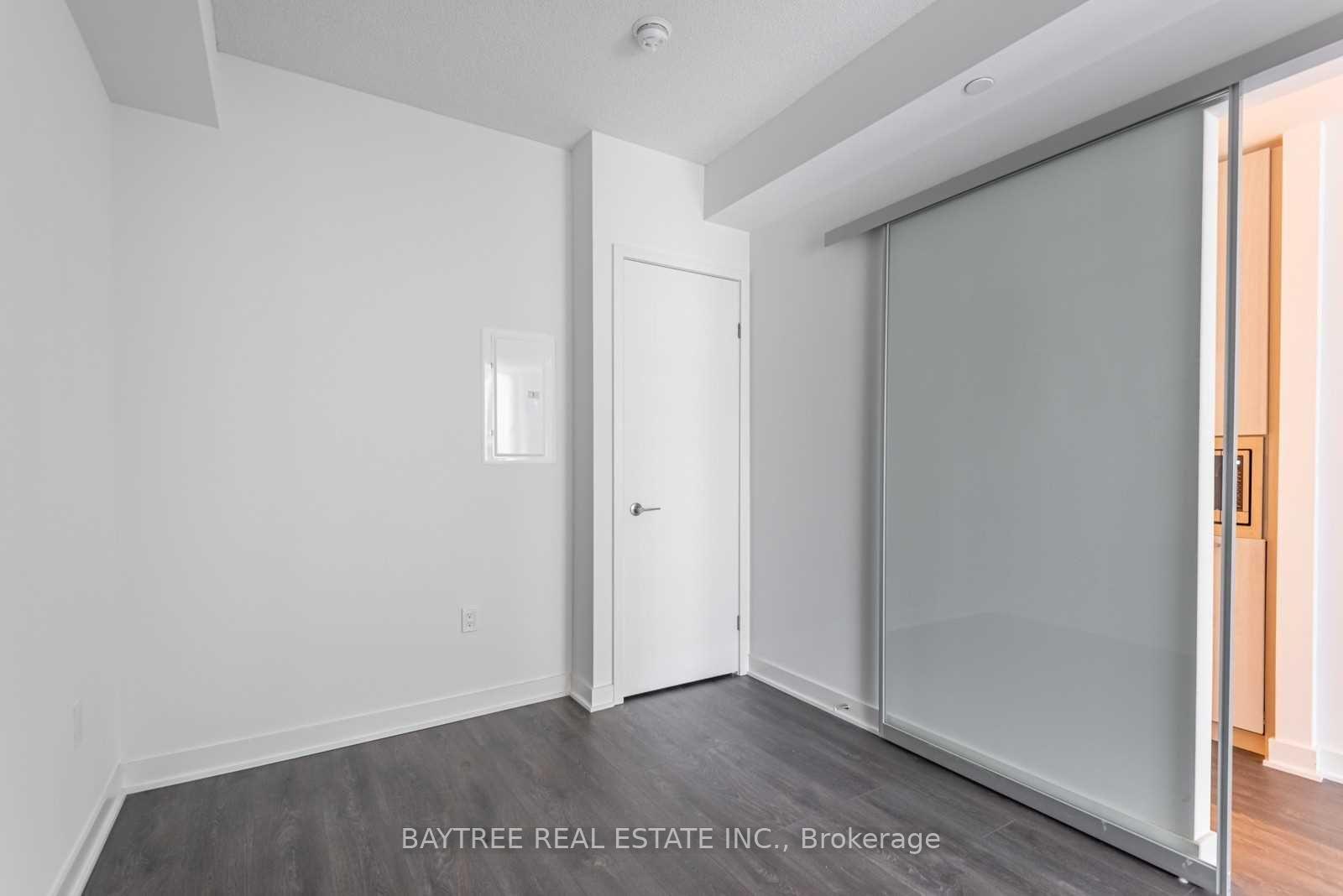 Photo 10 of Unit 801, 115 Blue Jays Way, Toronto, Waterfront Communities — HOMEH