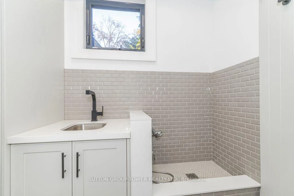 Photo 15 of 450 Bedford Road, Oakville, Ford — HOMEH