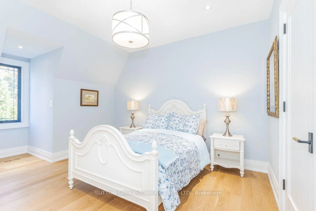 Photo 23 of 450 Bedford Road, Oakville, Ford — HOMEH