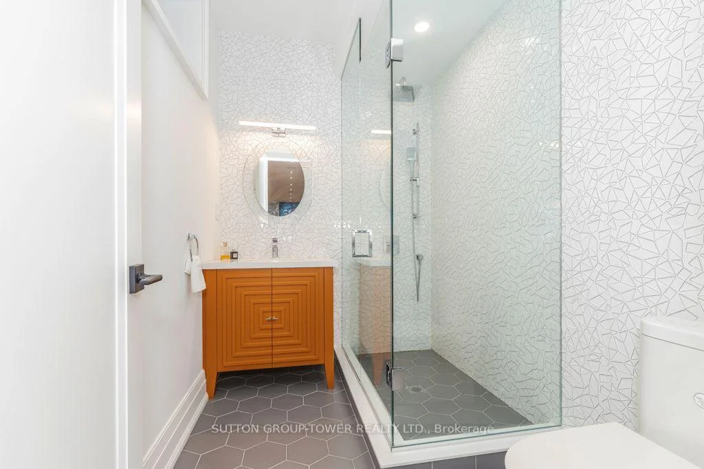 Photo 36 of 450 Bedford Road, Oakville, Ford — HOMEH