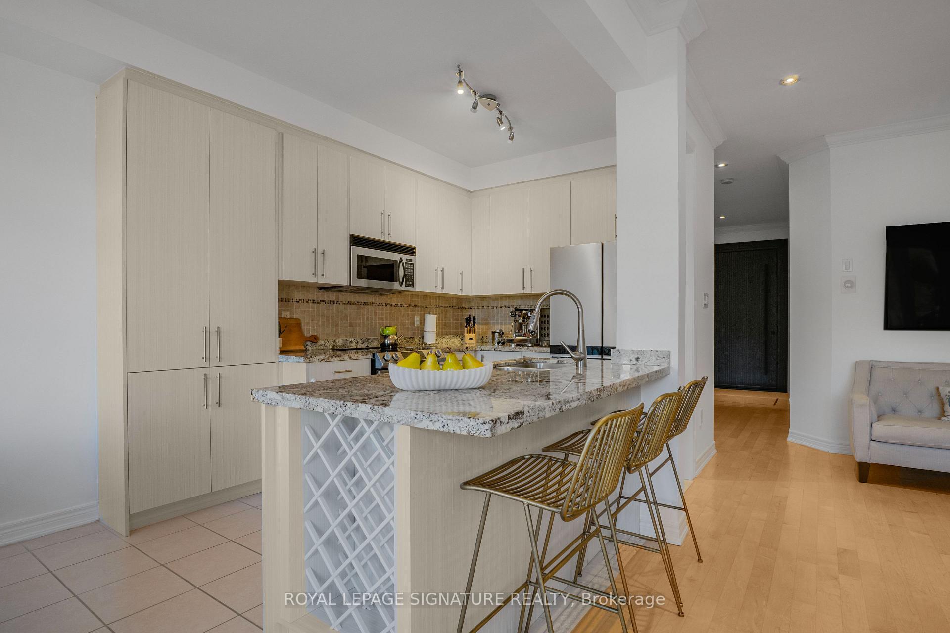Photo 7 of 82 Loire Valley Avenue, Vaughan, Patterson — HOMEH