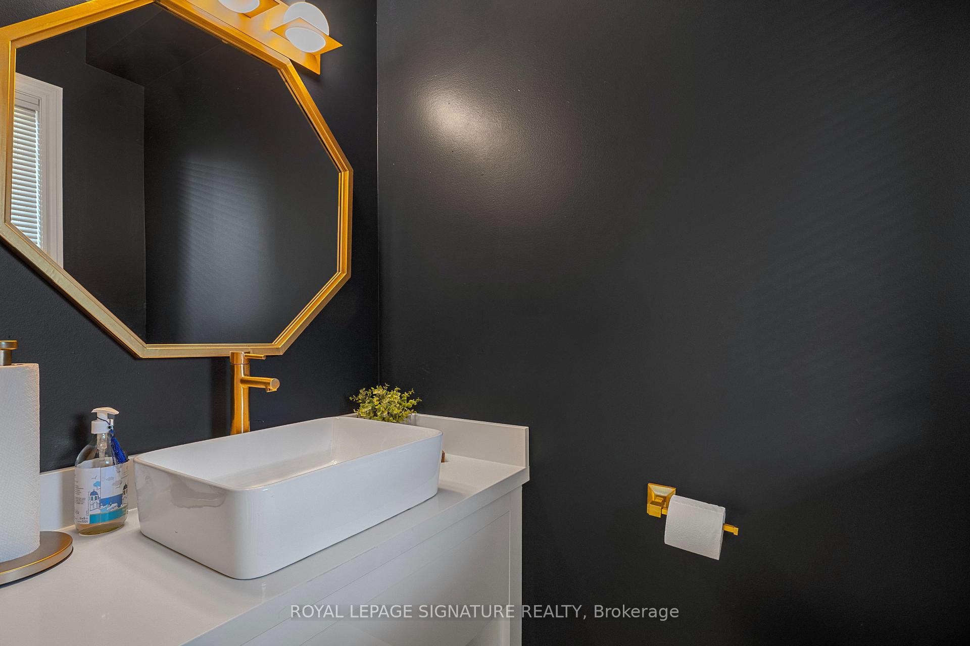 Photo 13 of 82 Loire Valley Avenue, Vaughan, Patterson — HOMEH