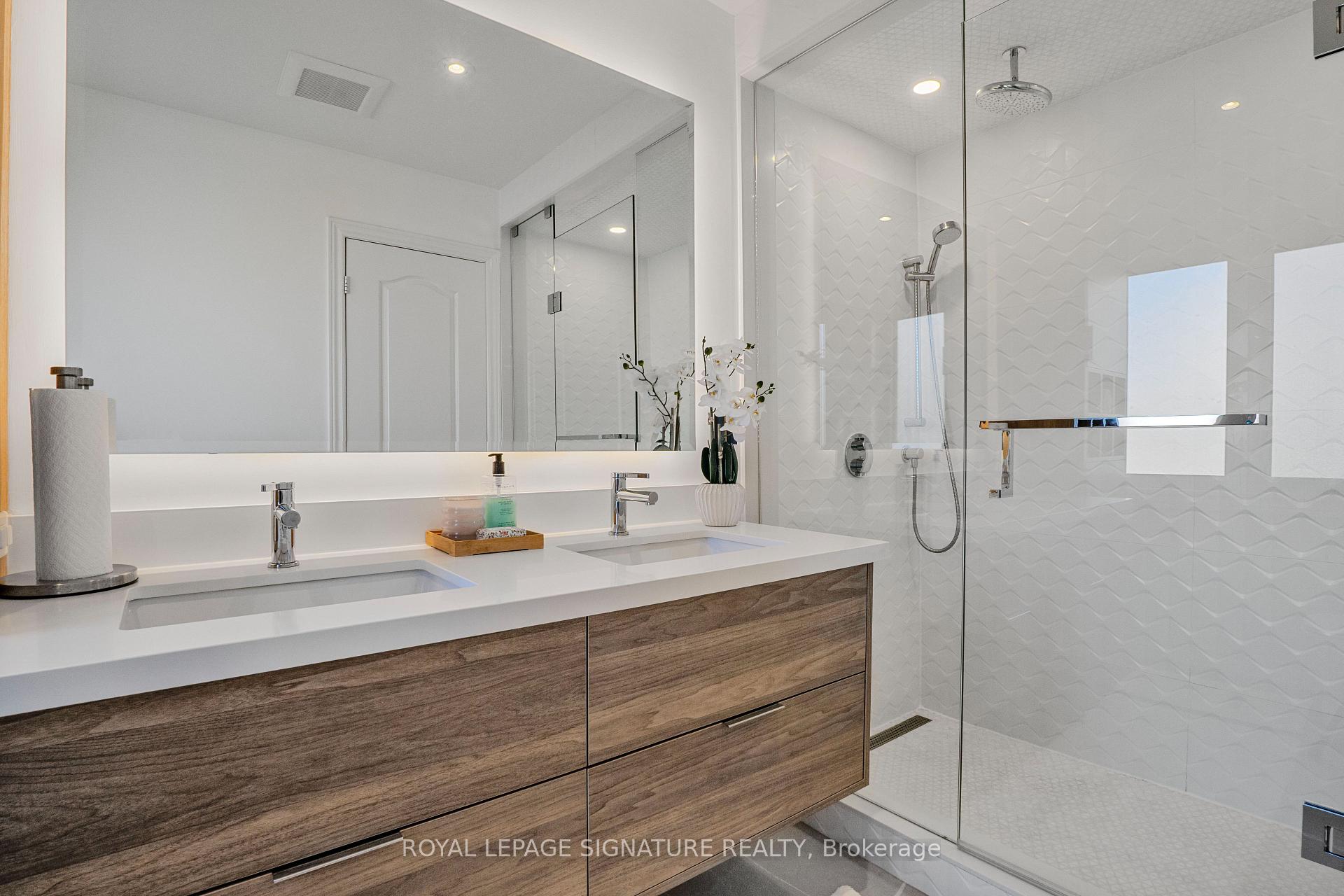 Photo 19 of 82 Loire Valley Avenue, Vaughan, Patterson — HOMEH