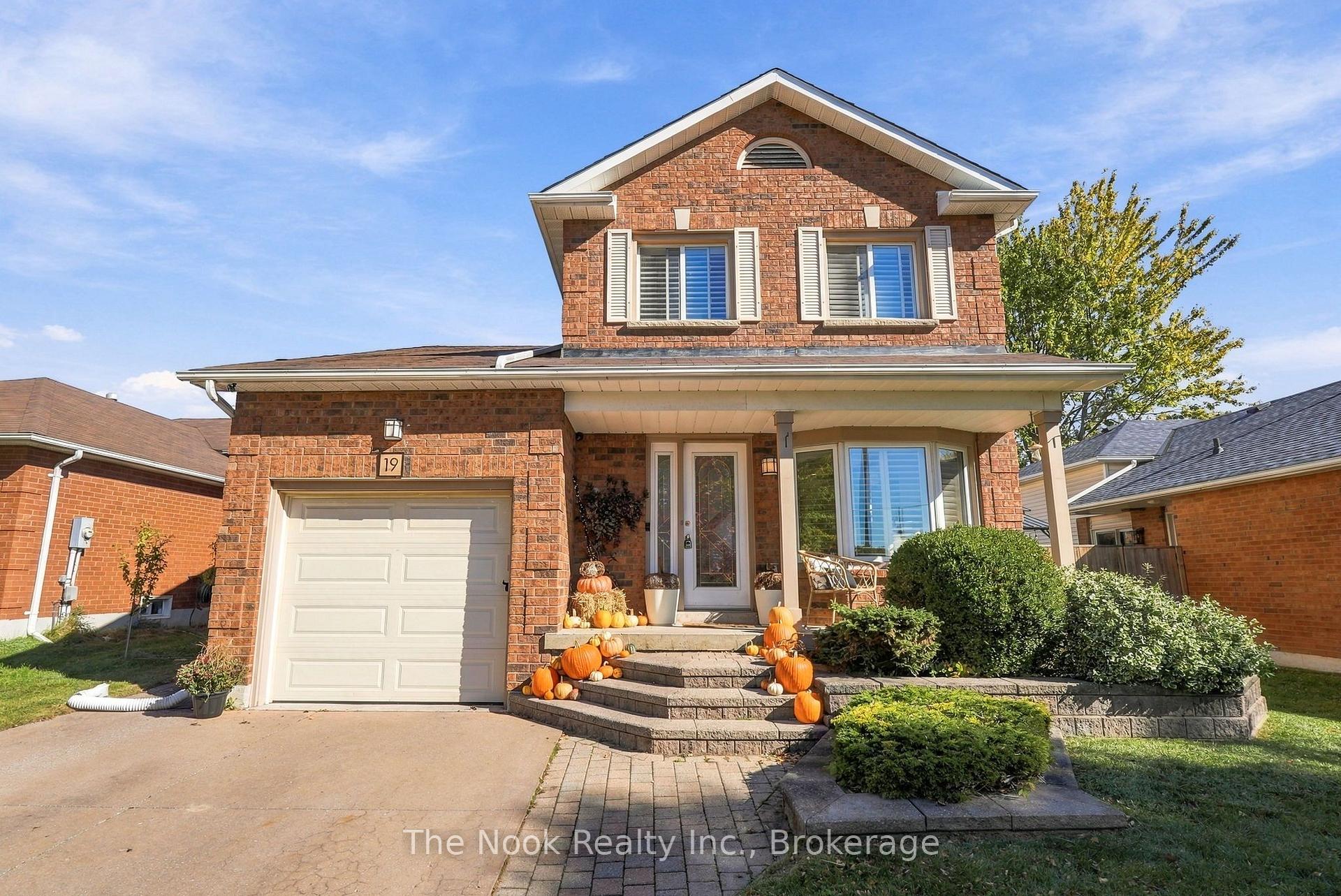 Photo 1 of 19 Sandringham Drive, Clarington, Courtice — HOMEH