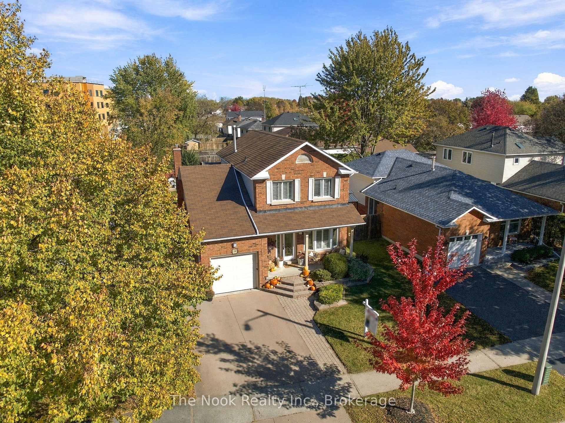 Photo 3 of 19 Sandringham Drive, Clarington, Courtice — HOMEH
