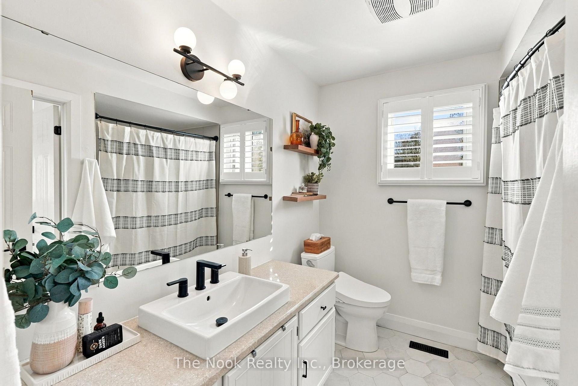 Photo 15 of 19 Sandringham Drive, Clarington, Courtice — HOMEH
