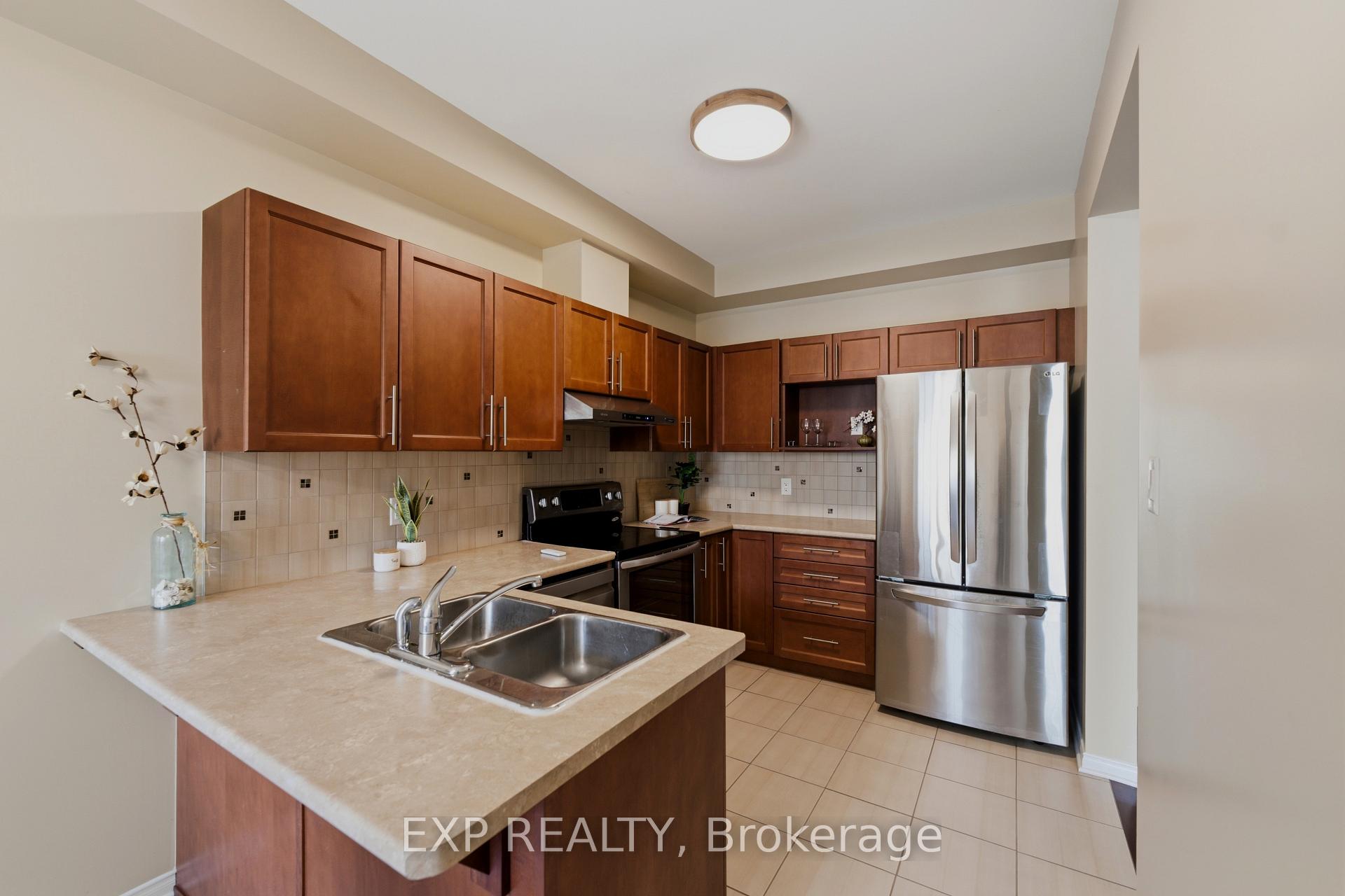 Photo 16 of 118 Laramie Crescent, Ottawa, Barrhaven - Stonebridge — HOMEH