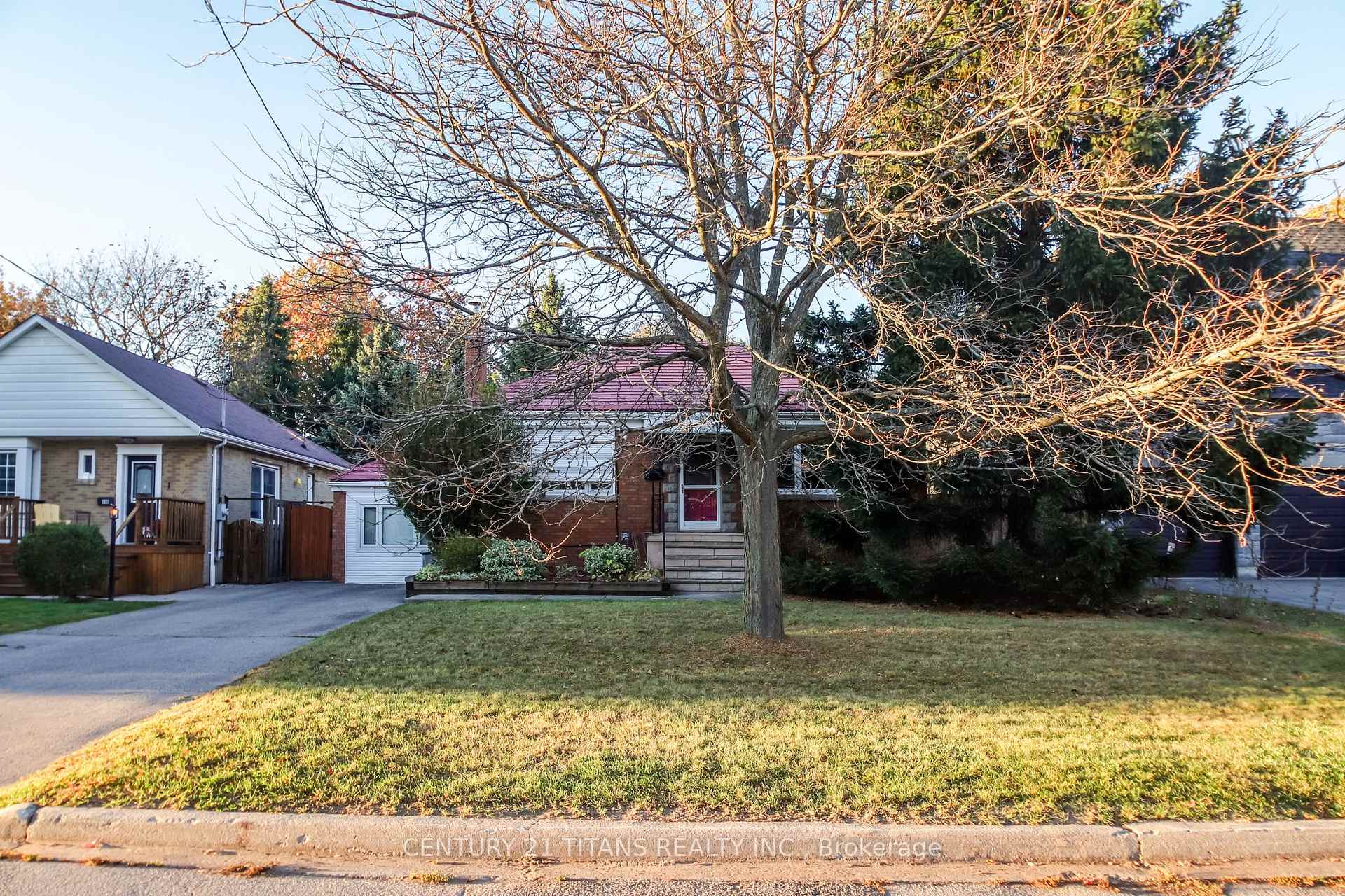 Photo 3 of 172 Phyllis Avenue, Scarborough, Cliffcrest — HOMEH