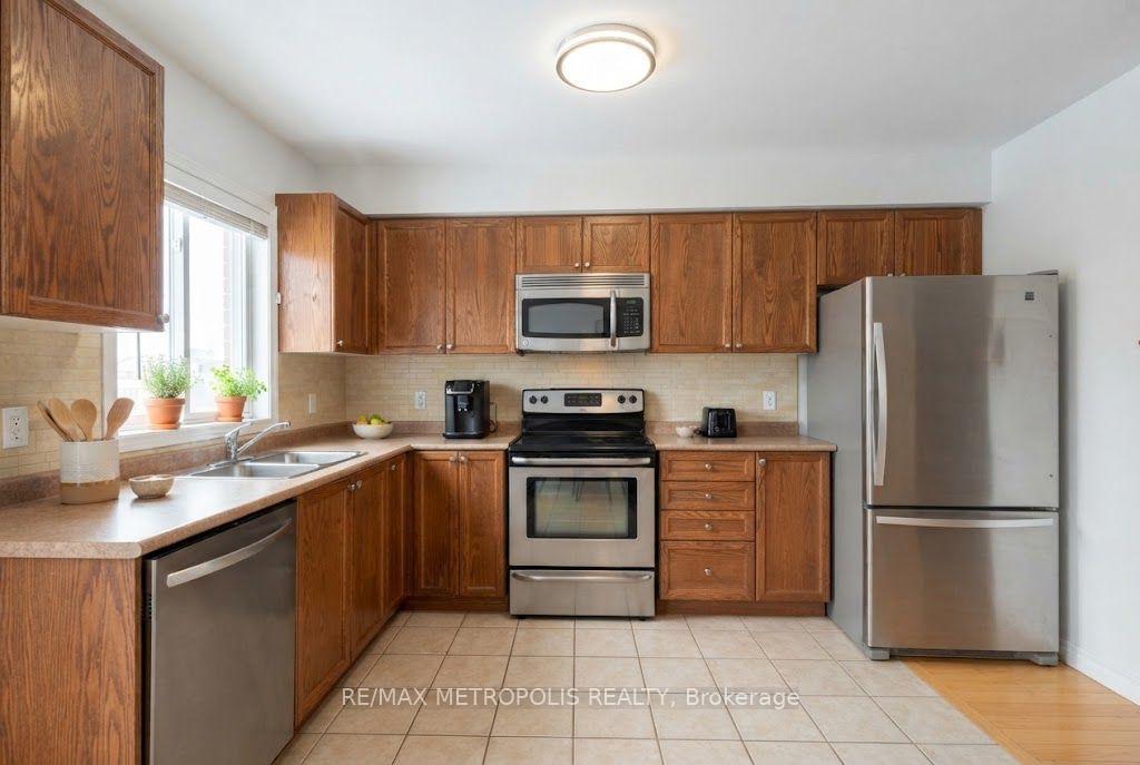 Photo 2 of Unit 57, 25 Southwoods Crescent, Barrie, Holly — HOMEH