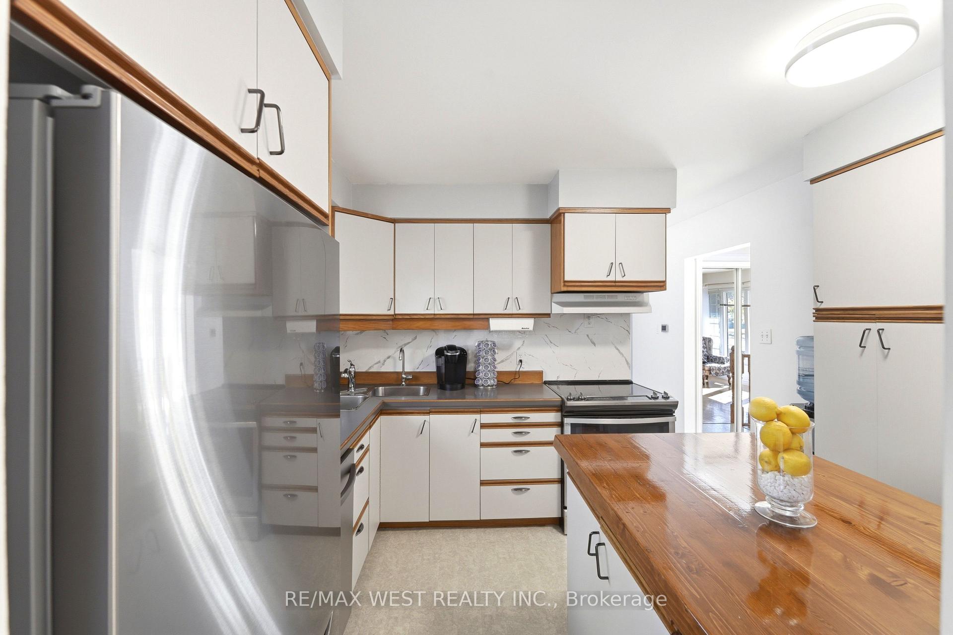 Photo 4 of 1380 Queen's Boulevard, Kitchener, Forest Hill — HOMEH
