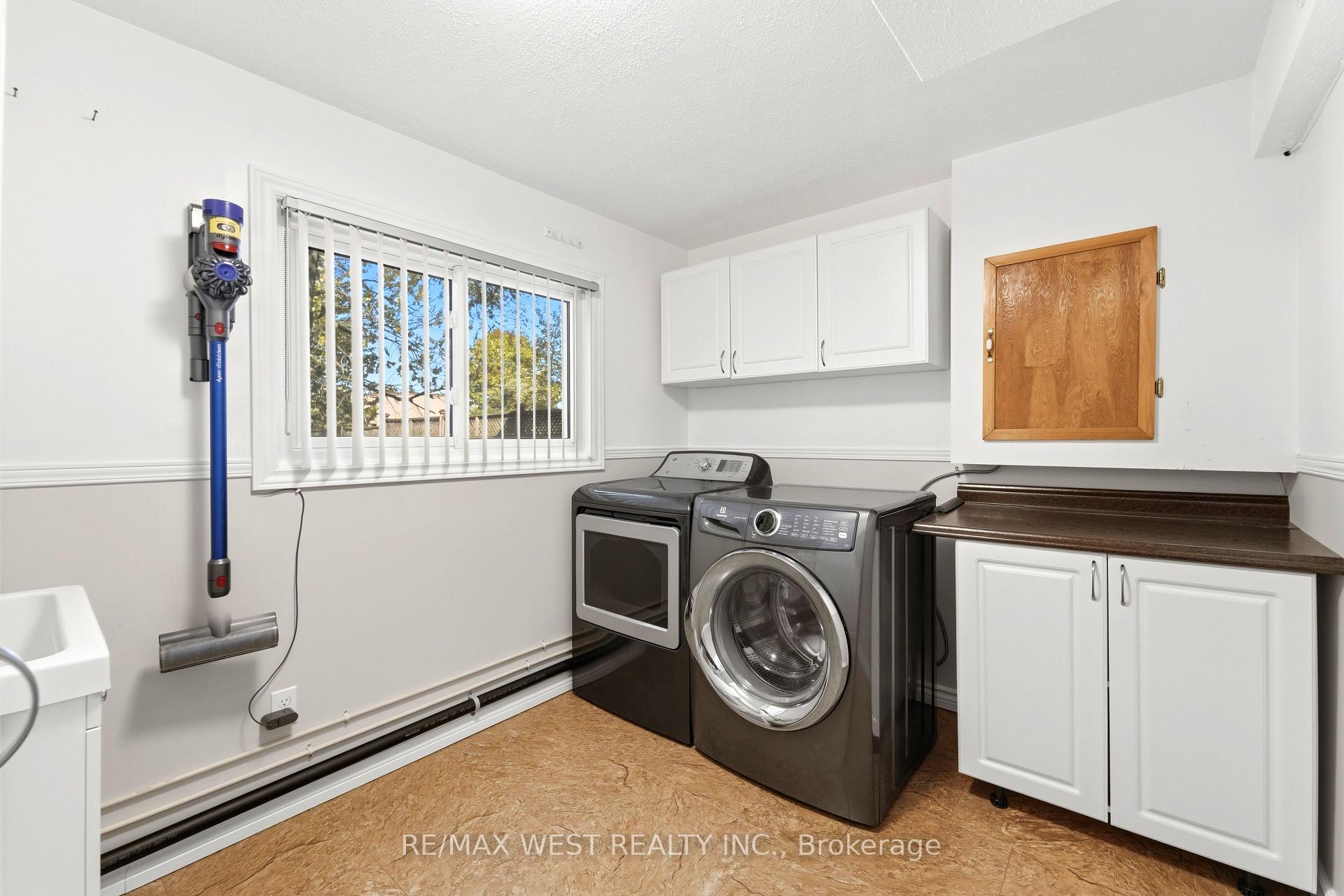 Photo 12 of 1380 Queen's Boulevard, Kitchener, Forest Hill — HOMEH