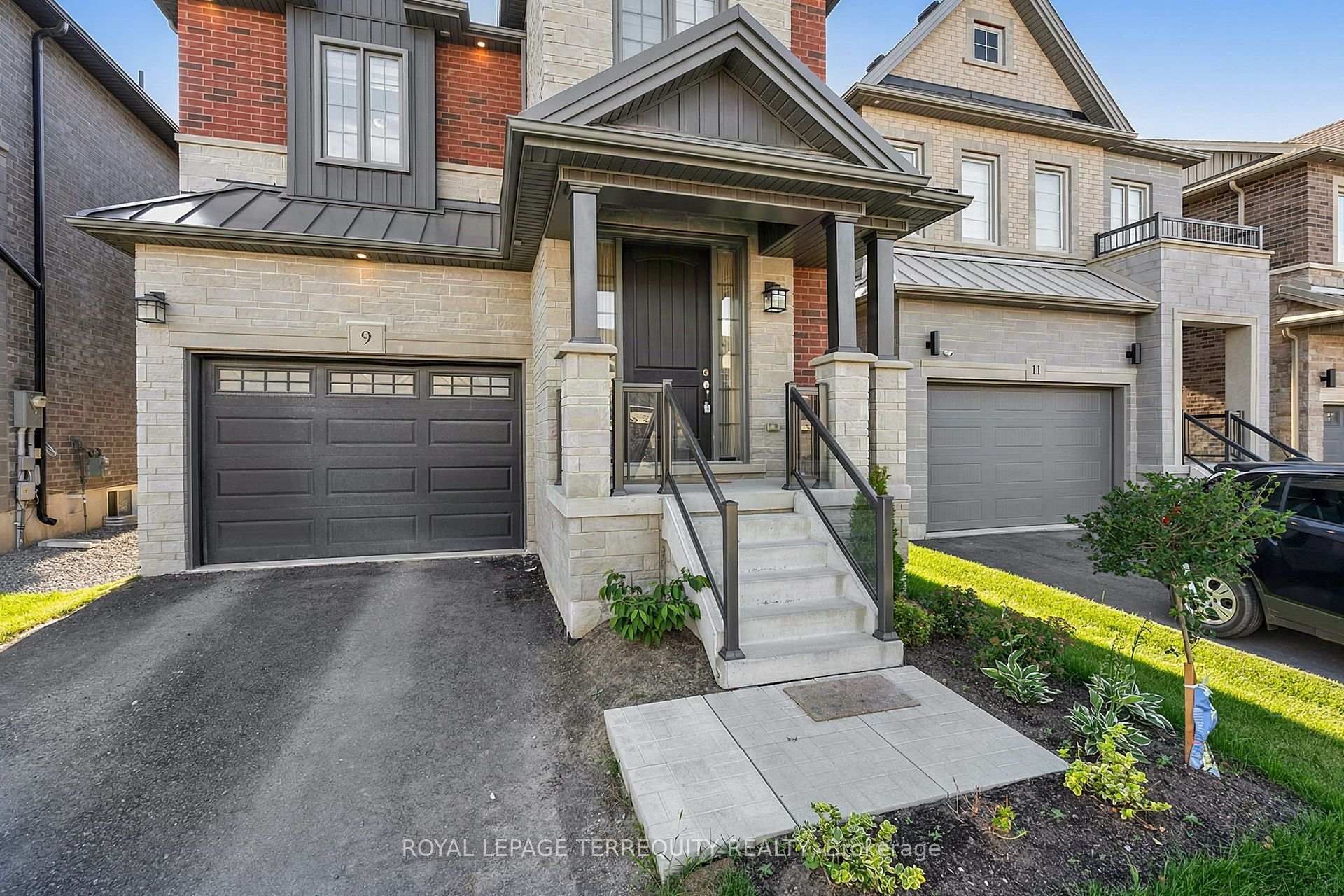 Photo 2 of 9 Kiernan Crescent N, New Tecumseth, Alliston — HOMEH