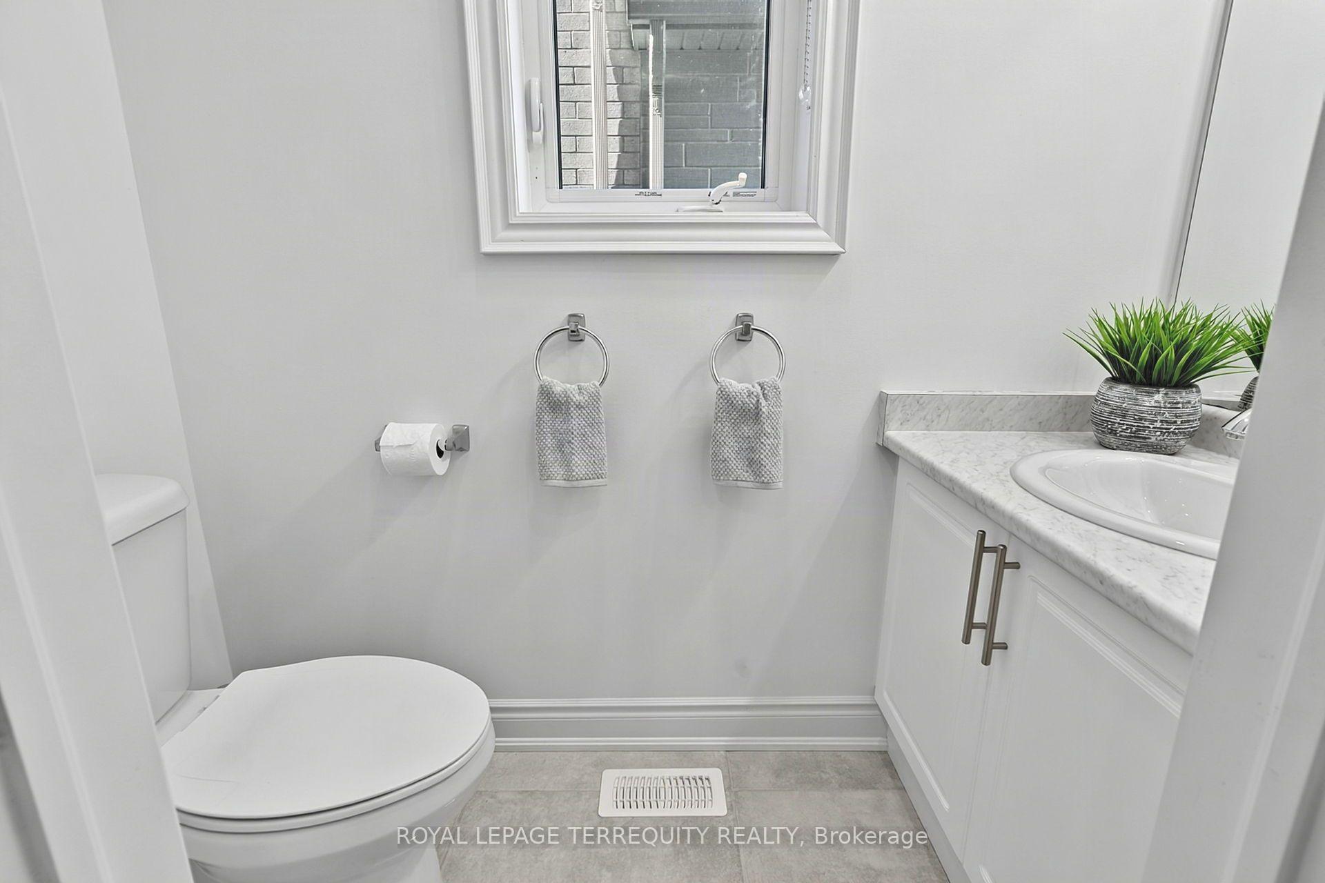 Photo 16 of 9 Kiernan Crescent N, New Tecumseth, Alliston — HOMEH