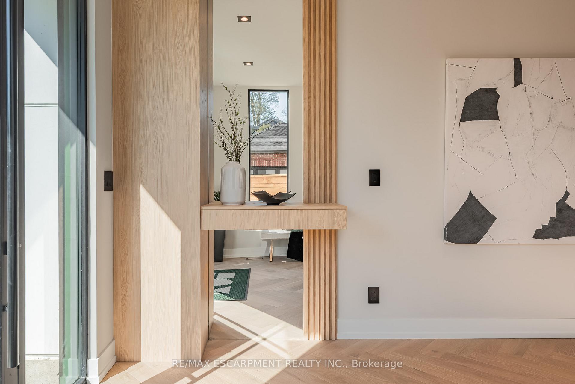 Photo 5 of 696 Montbeck Crescent, Mississauga, Lakeview — HOMEH