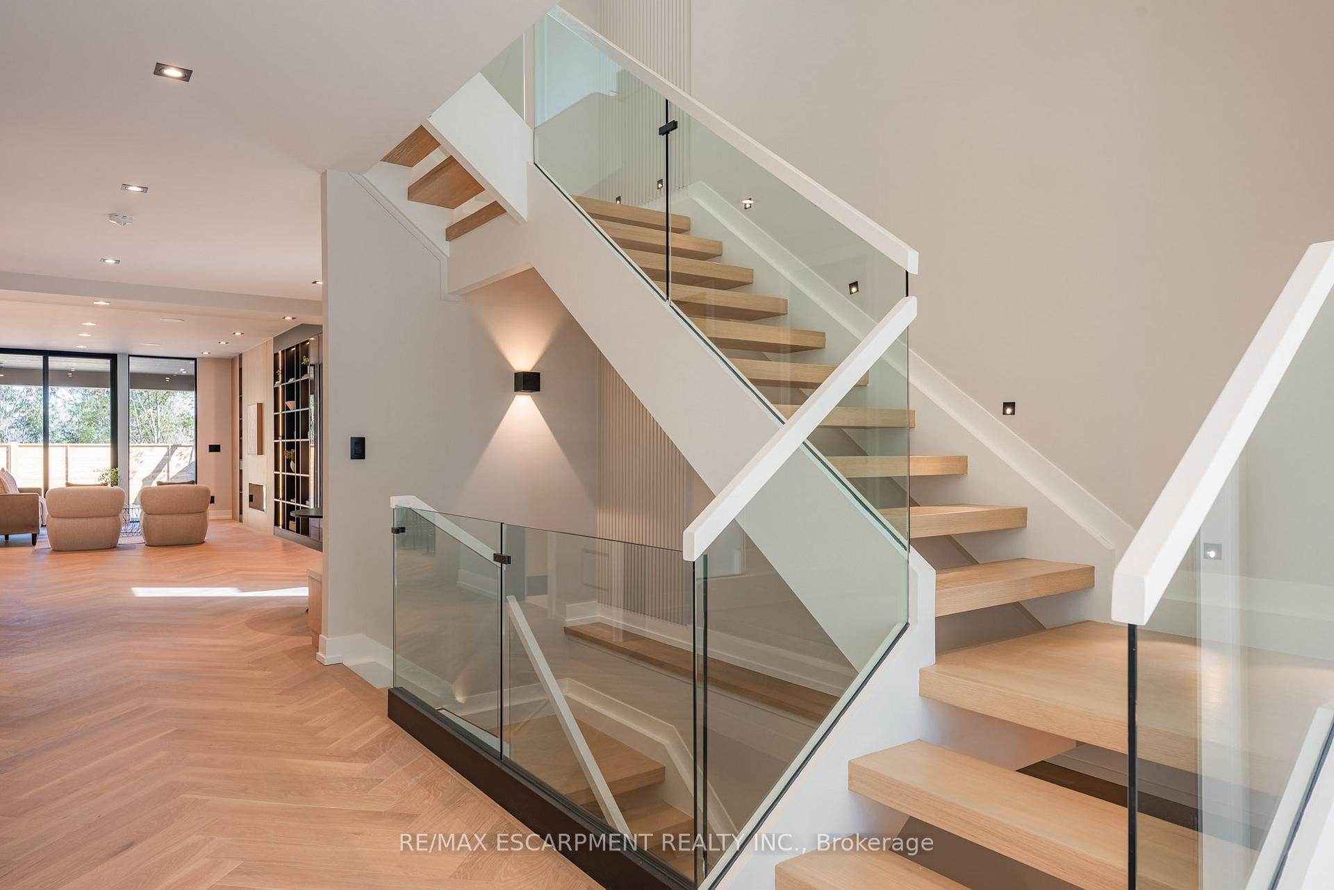 Photo 6 of 696 Montbeck Crescent, Mississauga, Lakeview — HOMEH