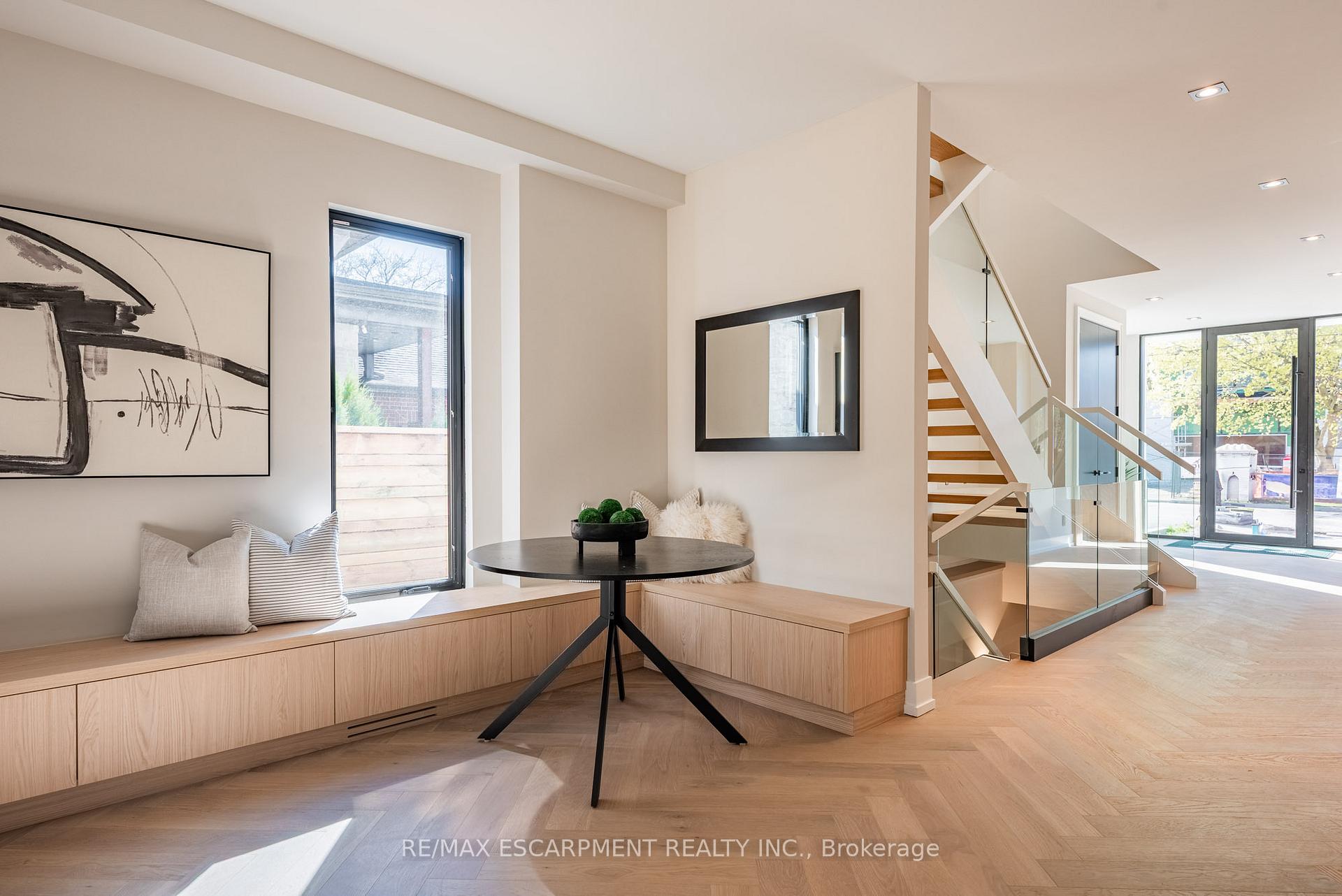 Photo 7 of 696 Montbeck Crescent, Mississauga, Lakeview — HOMEH