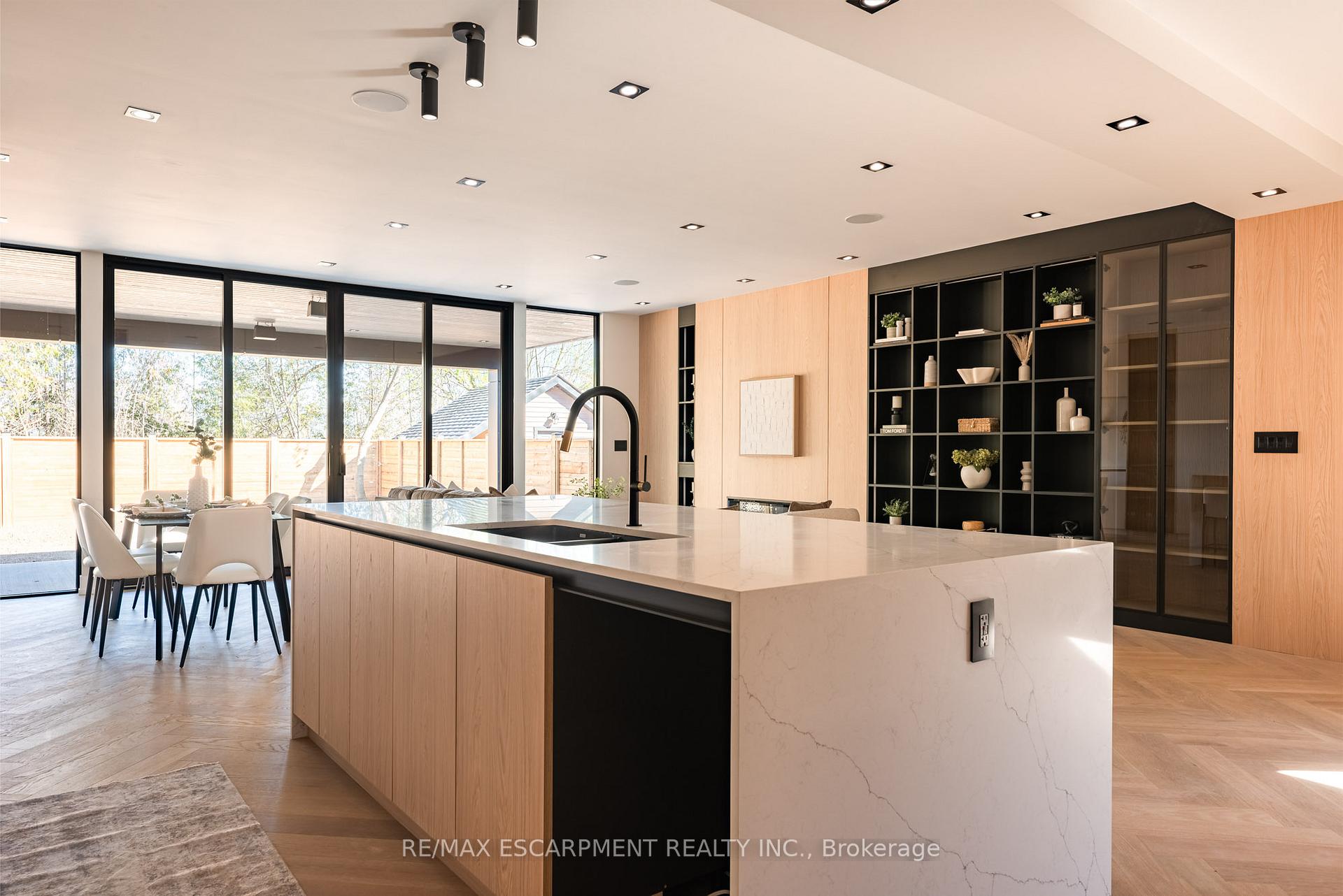 Photo 13 of 696 Montbeck Crescent, Mississauga, Lakeview — HOMEH