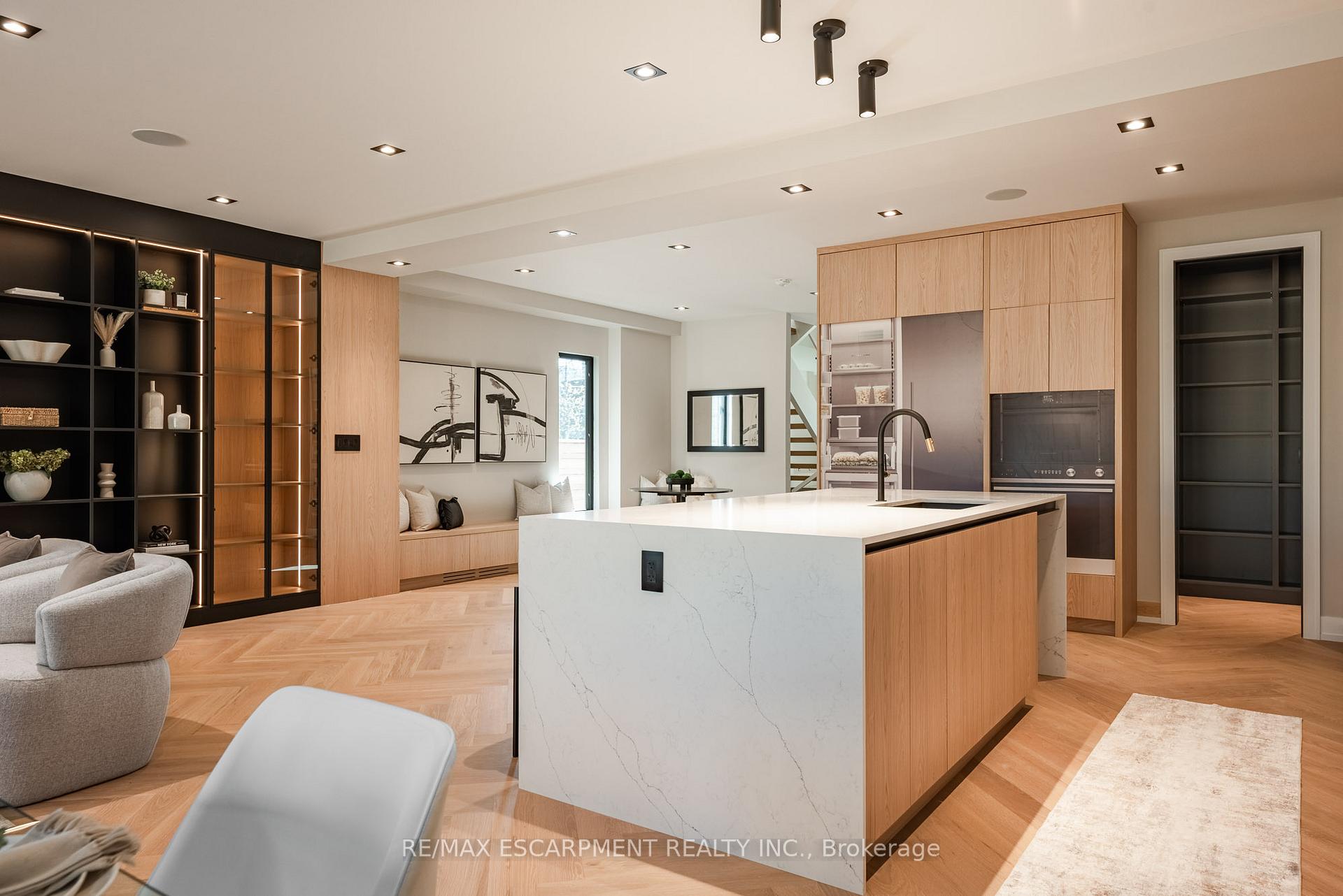 Photo 15 of 696 Montbeck Crescent, Mississauga, Lakeview — HOMEH