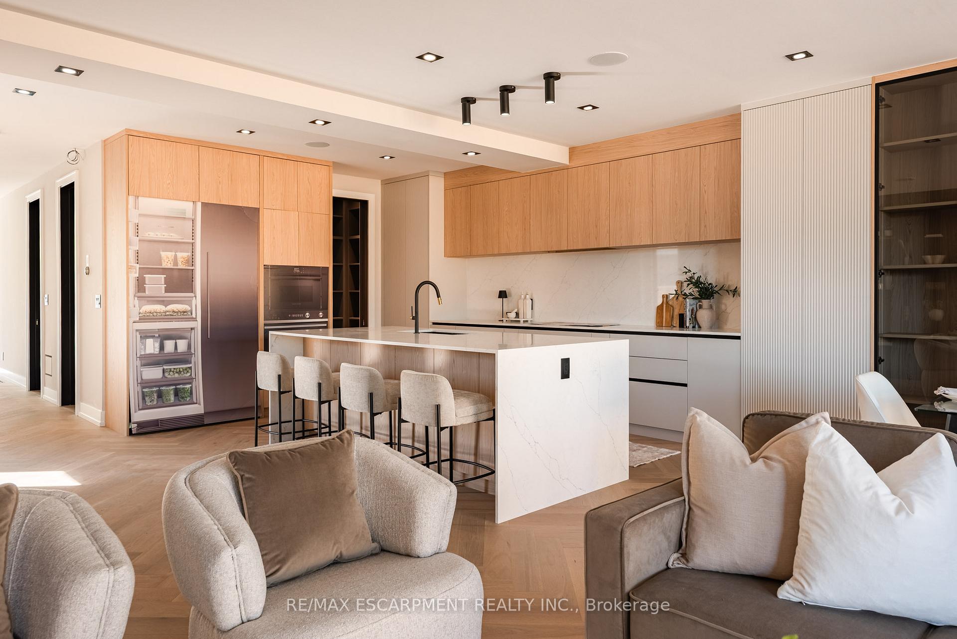 Photo 16 of 696 Montbeck Crescent, Mississauga, Lakeview — HOMEH
