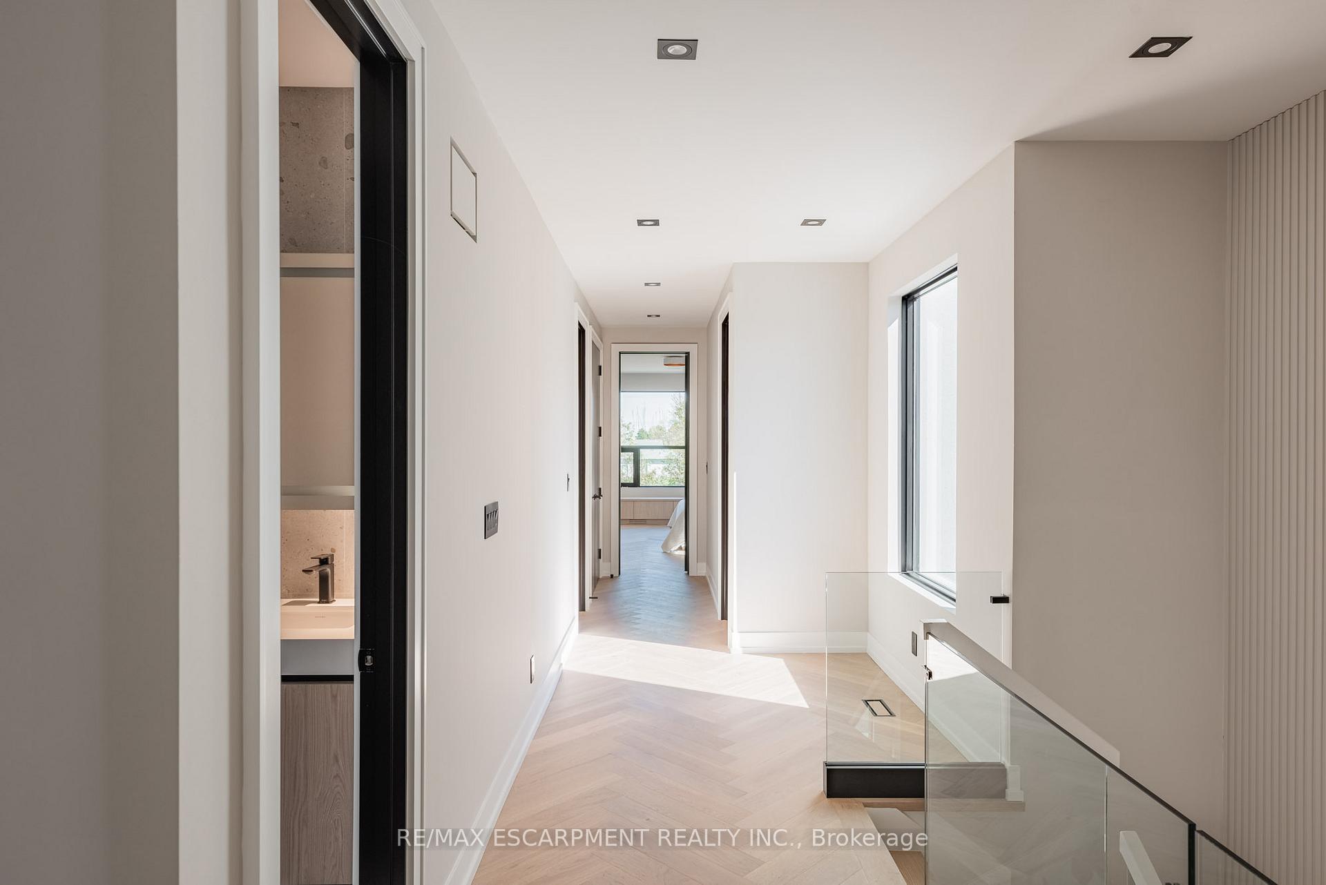 Photo 23 of 696 Montbeck Crescent, Mississauga, Lakeview — HOMEH