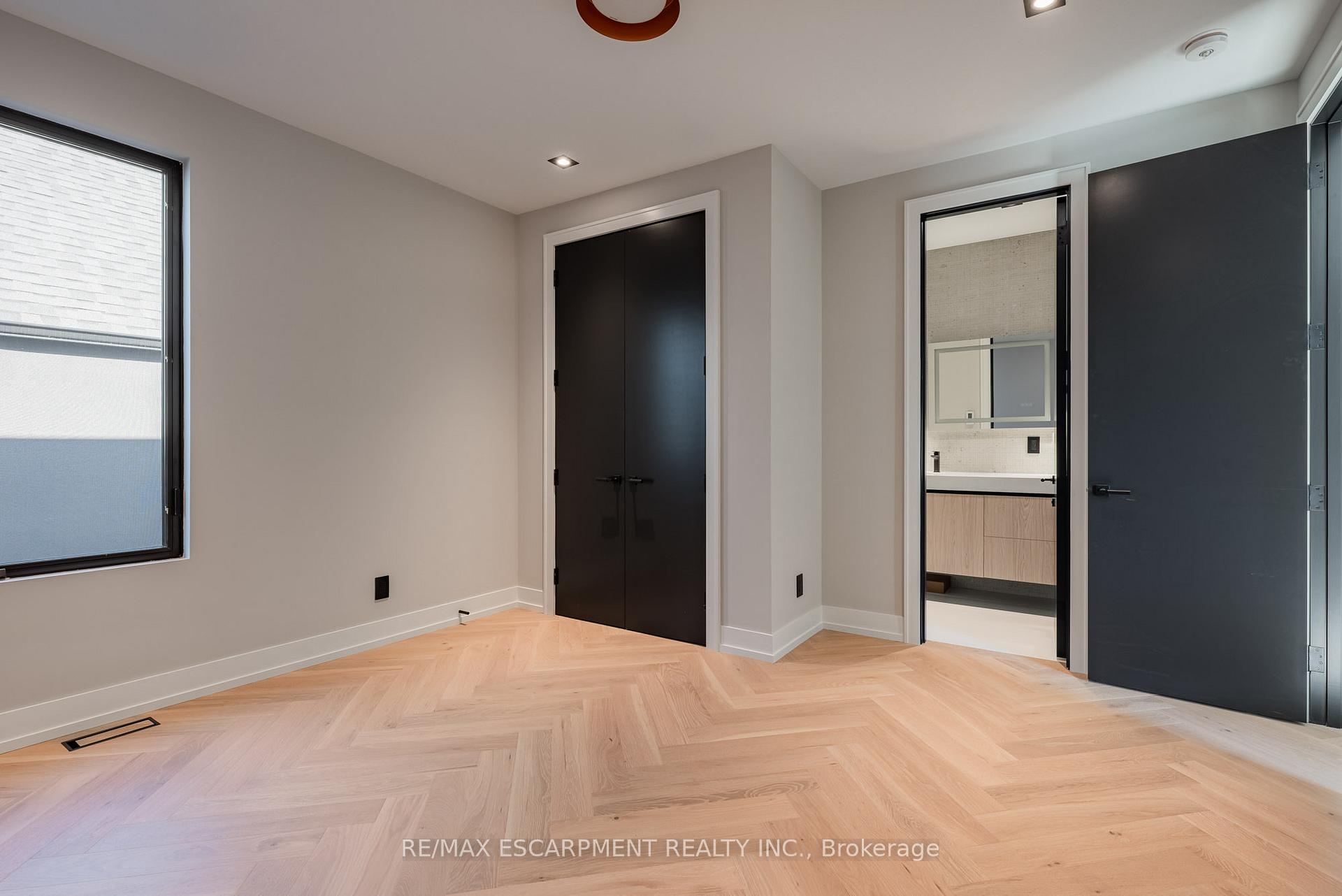 Photo 28 of 696 Montbeck Crescent, Mississauga, Lakeview — HOMEH