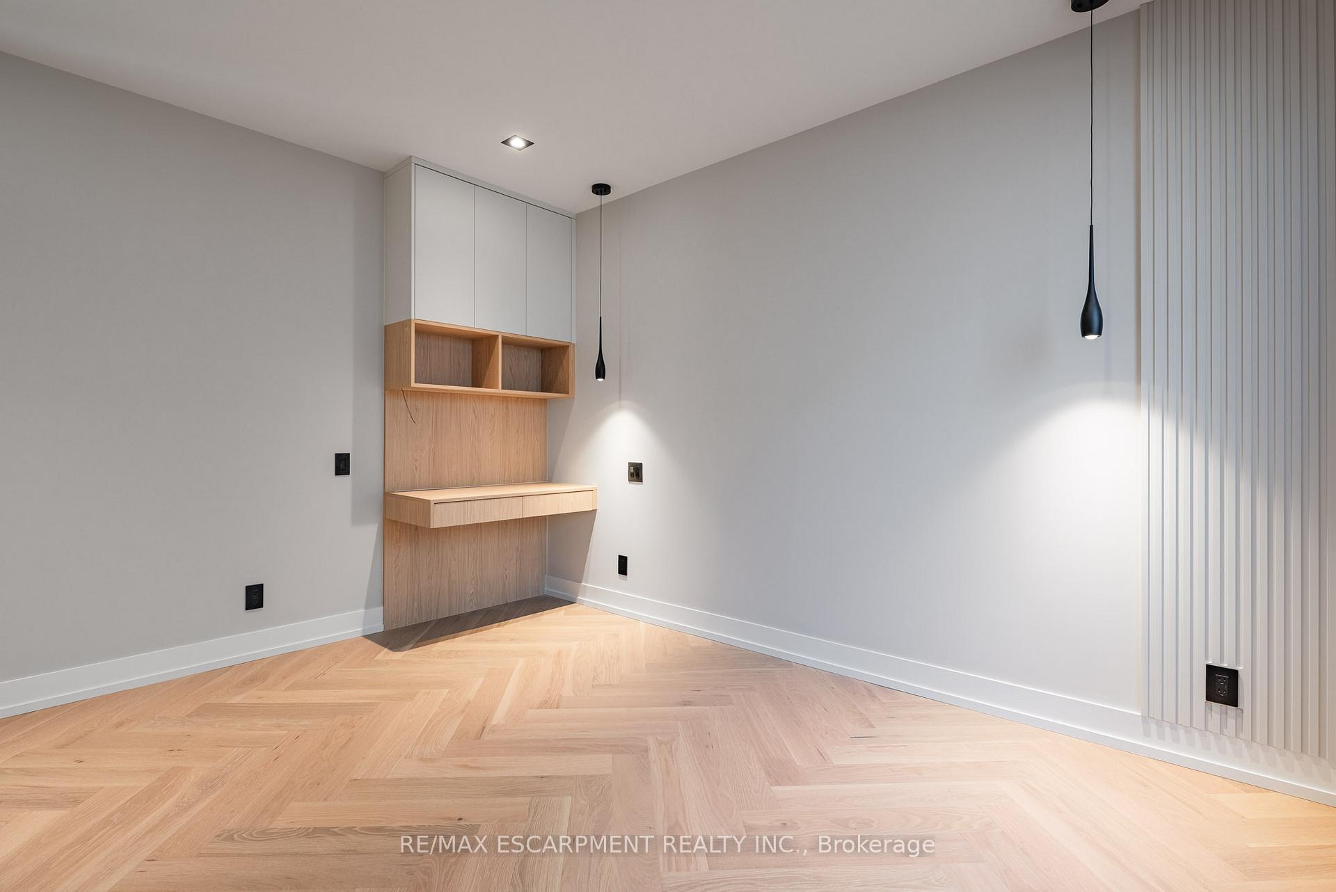 Photo 29 of 696 Montbeck Crescent, Mississauga, Lakeview — HOMEH
