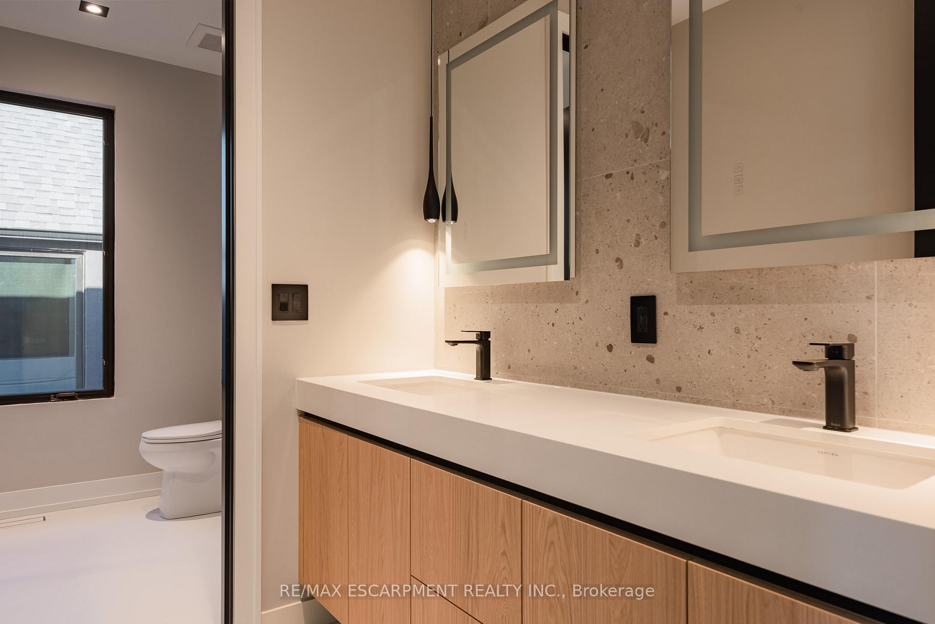Photo 38 of 696 Montbeck Crescent, Mississauga, Lakeview — HOMEH