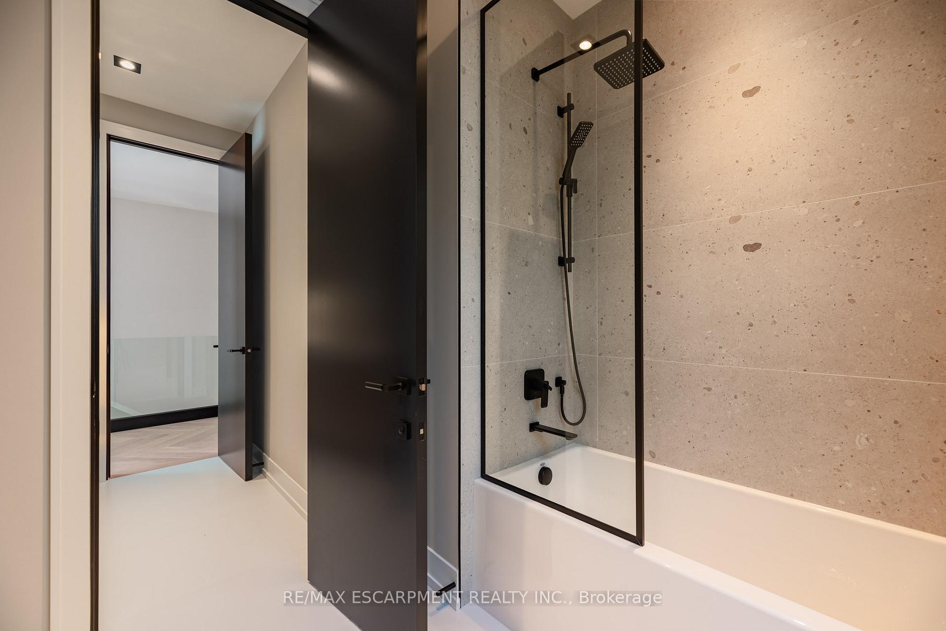 Photo 39 of 696 Montbeck Crescent, Mississauga, Lakeview — HOMEH