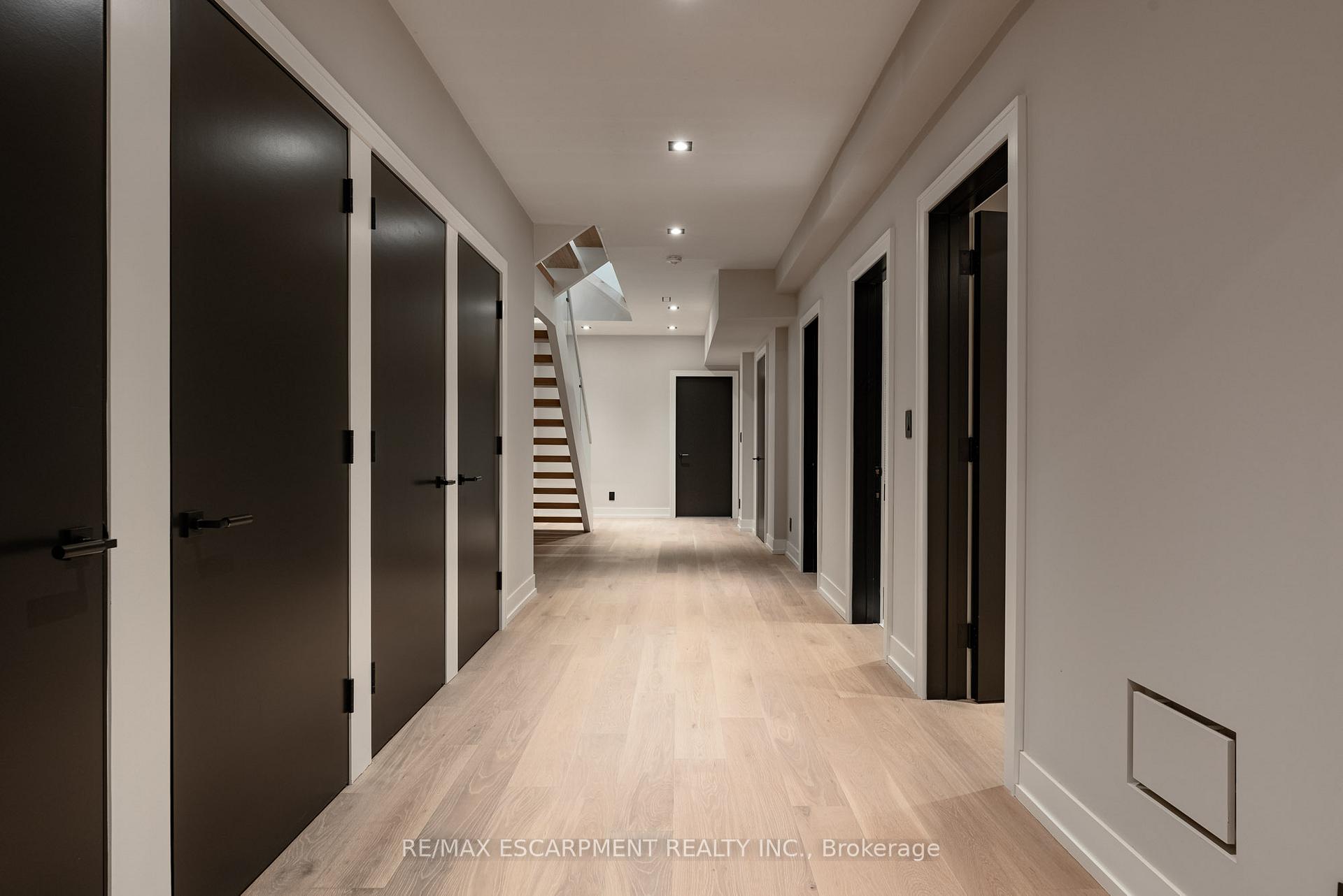 Photo 43 of 696 Montbeck Crescent, Mississauga, Lakeview — HOMEH