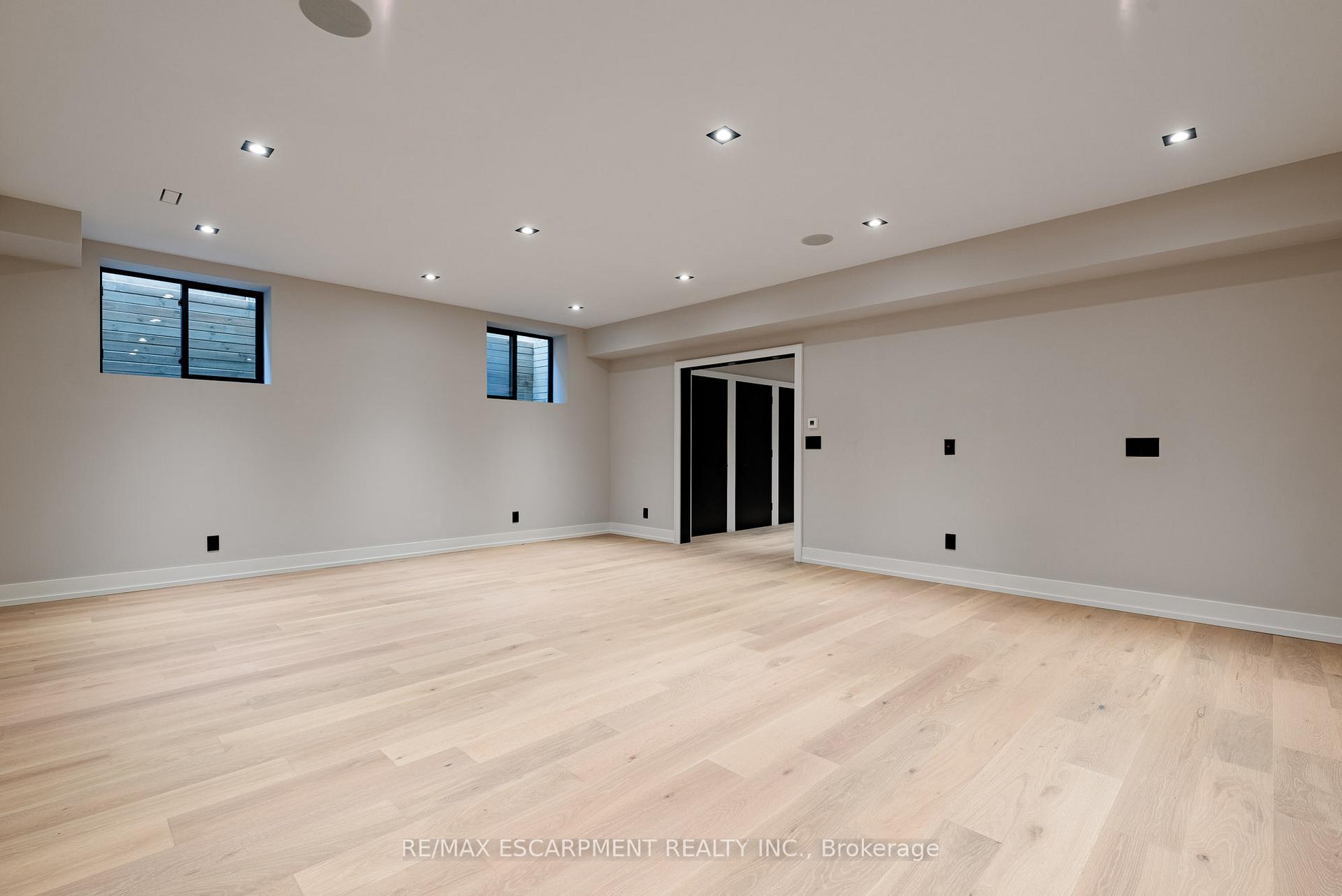 Photo 45 of 696 Montbeck Crescent, Mississauga, Lakeview — HOMEH