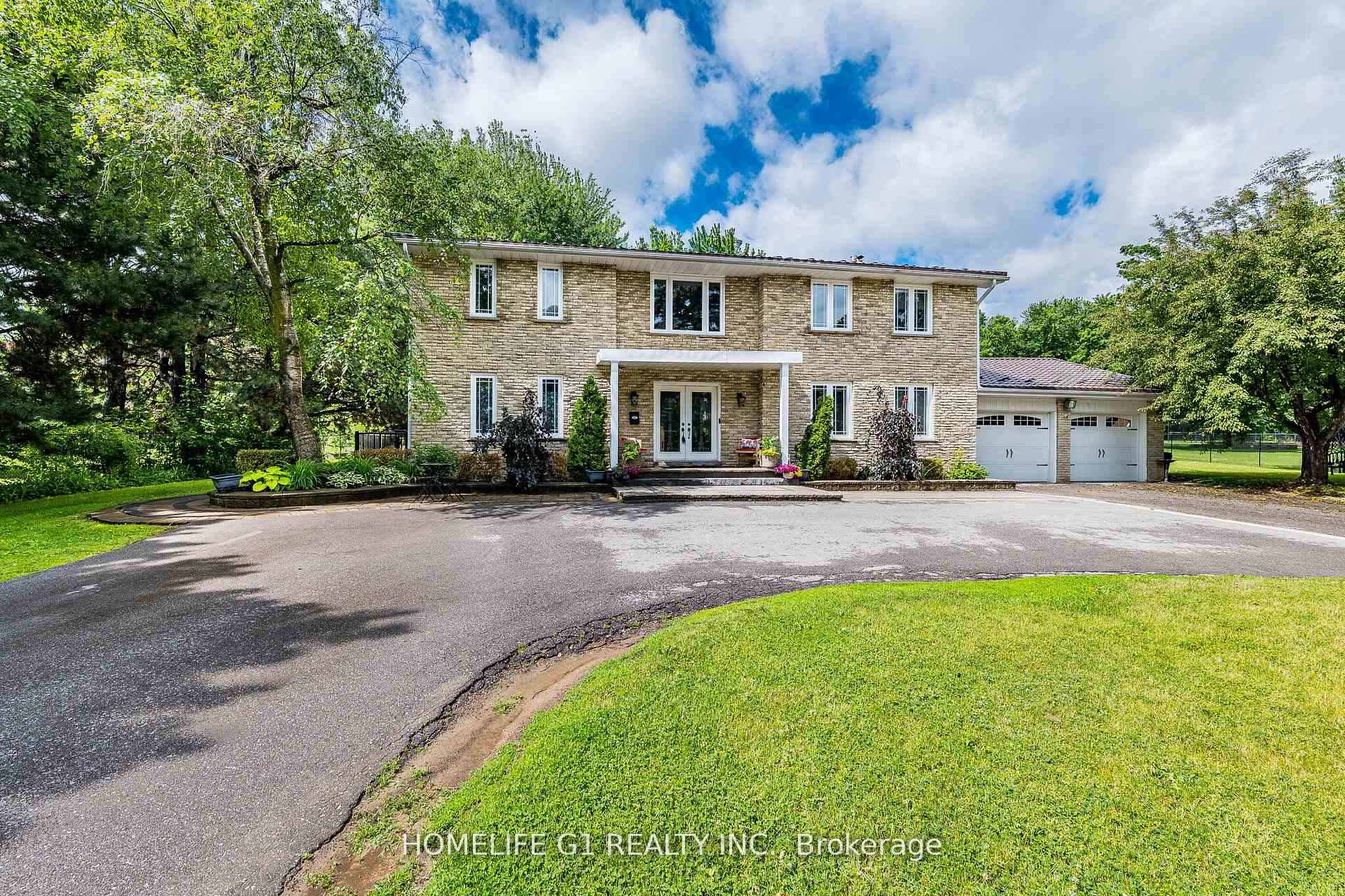 Photo 2 of 17 Crescent Hill S, Brampton, Central Park — HOMEH