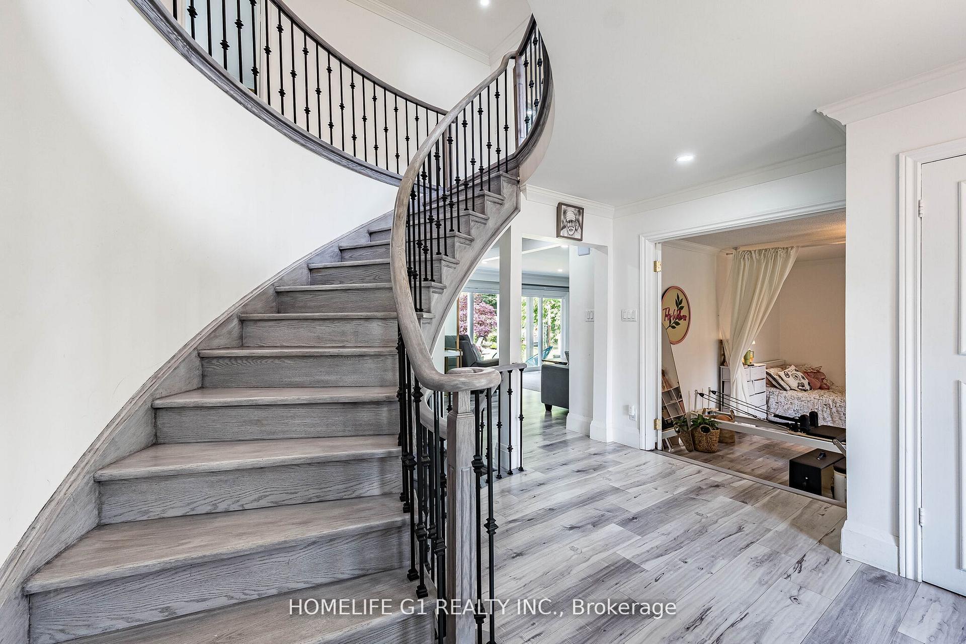 Photo 12 of 17 Crescent Hill S, Brampton, Central Park — HOMEH