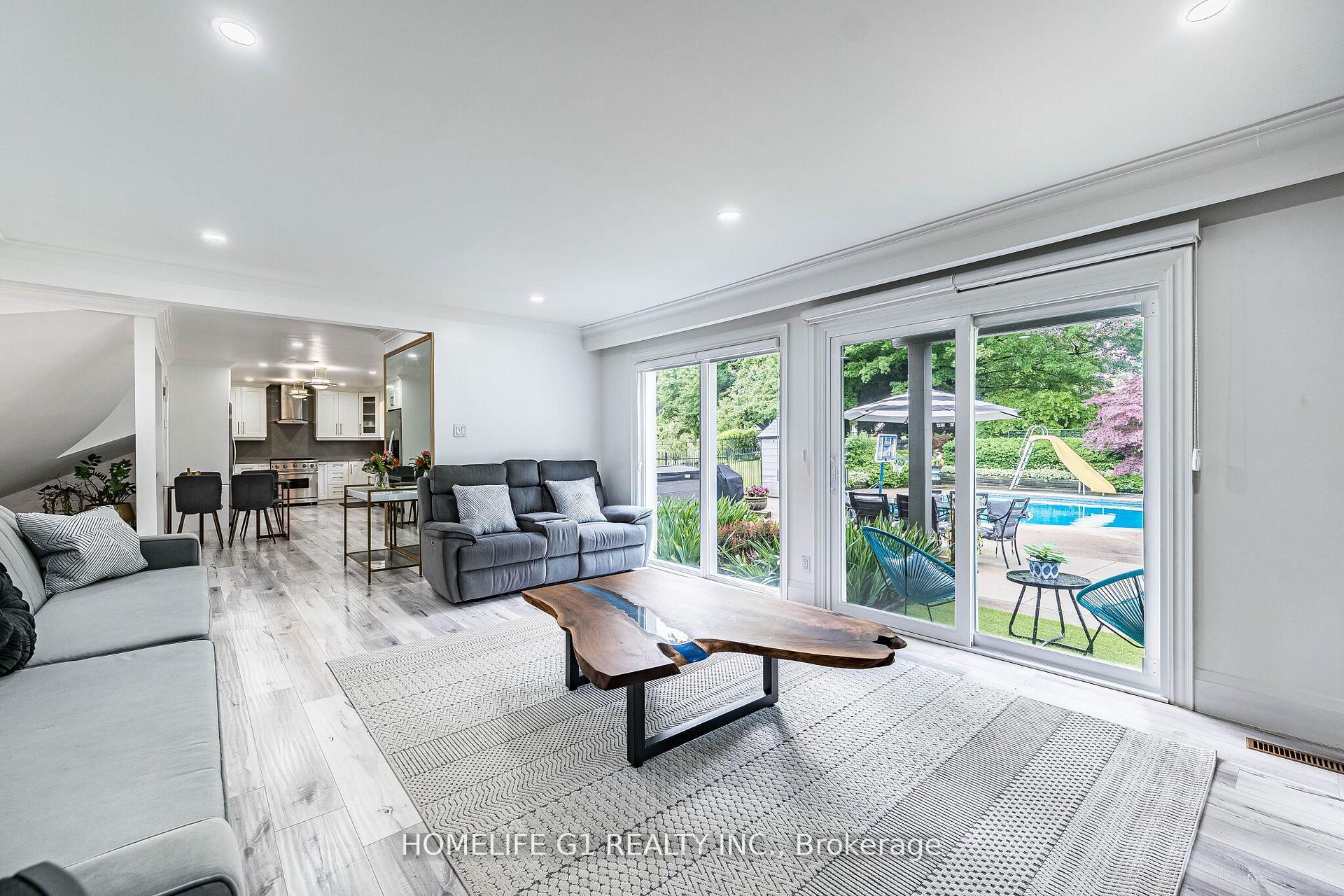 Photo 16 of 17 Crescent Hill S, Brampton, Central Park — HOMEH