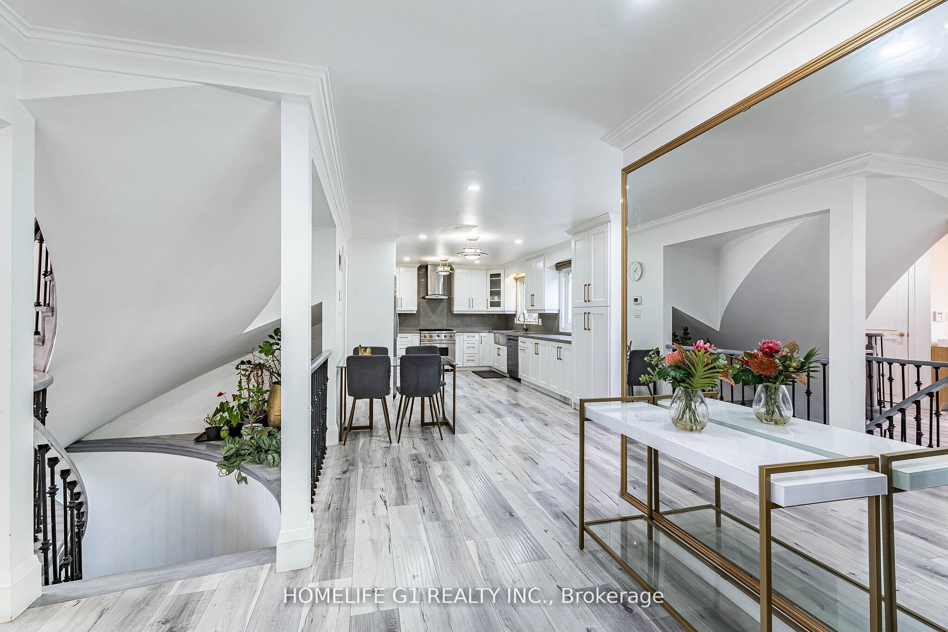 Photo 17 of 17 Crescent Hill S, Brampton, Central Park — HOMEH