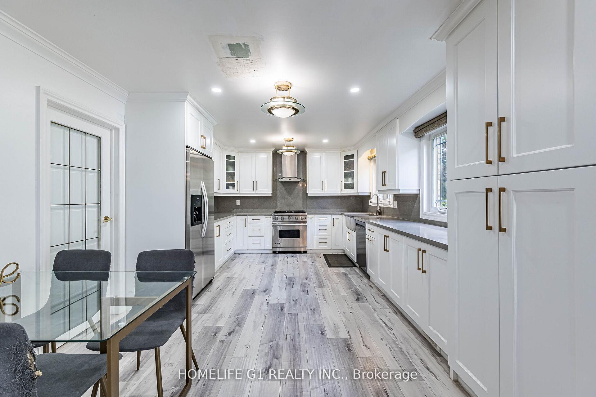 Photo 18 of 17 Crescent Hill S, Brampton, Central Park — HOMEH