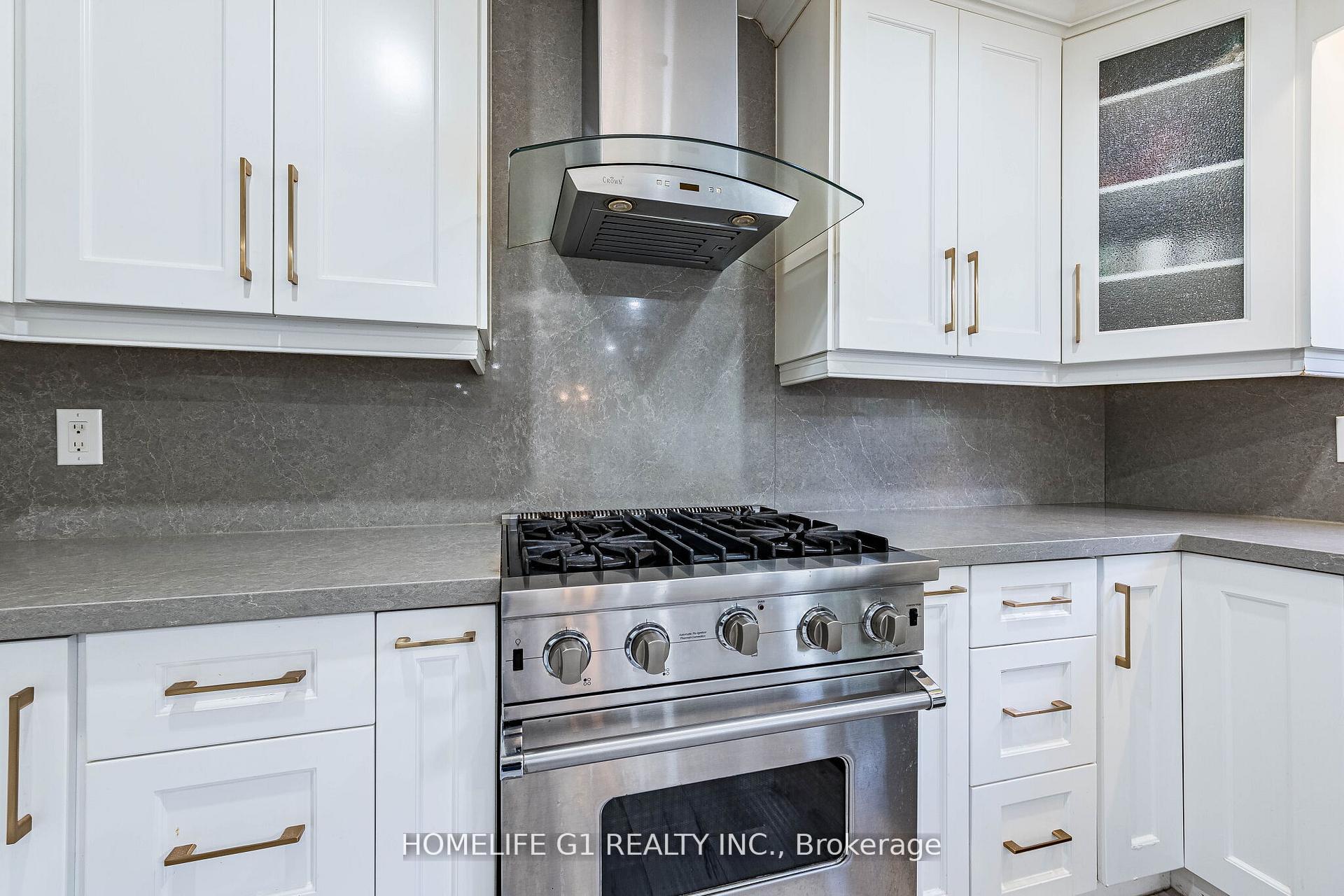 Photo 19 of 17 Crescent Hill S, Brampton, Central Park — HOMEH